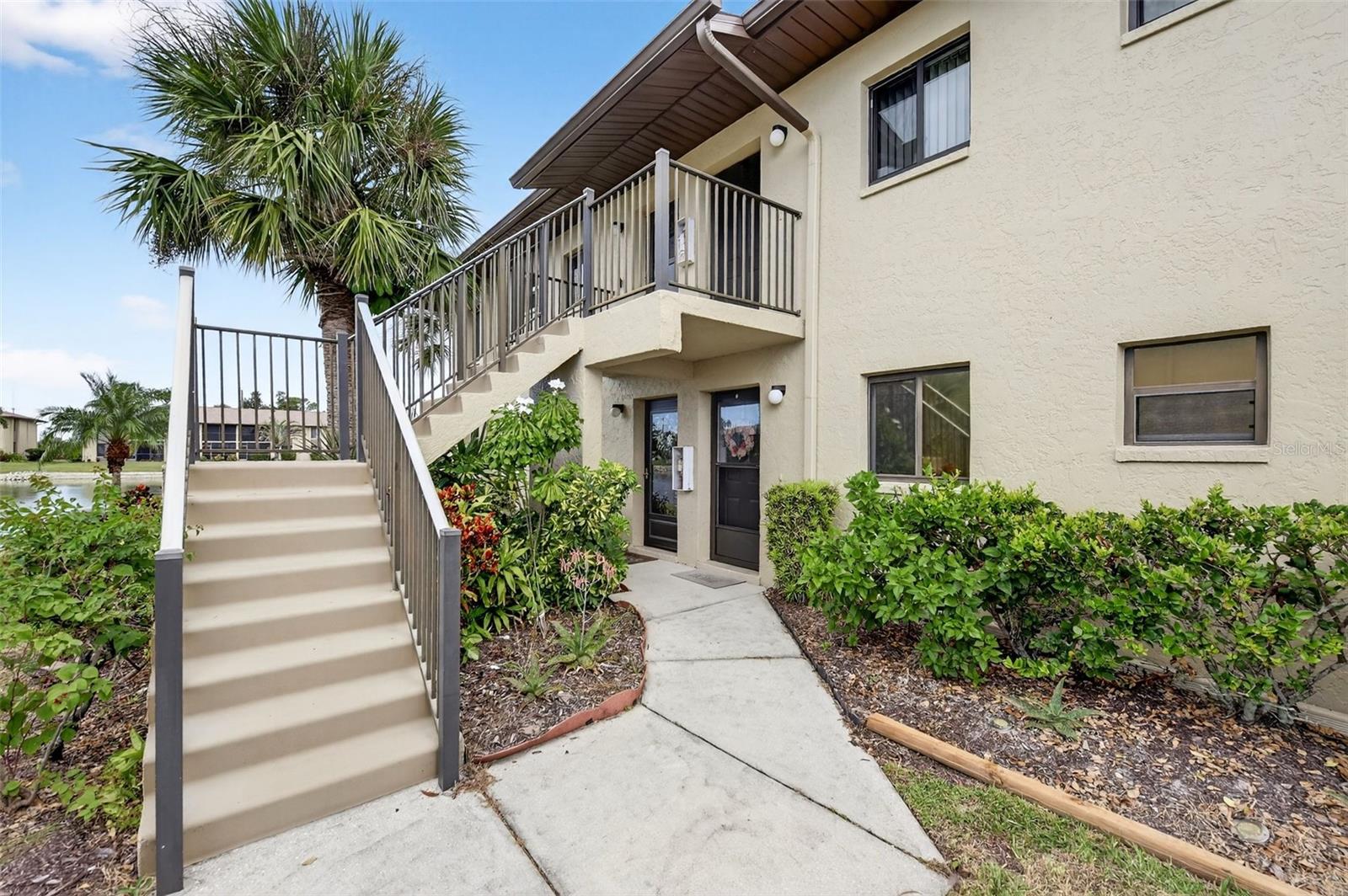 Image 3 of 26 For 4044 Oakview Drive F1-2