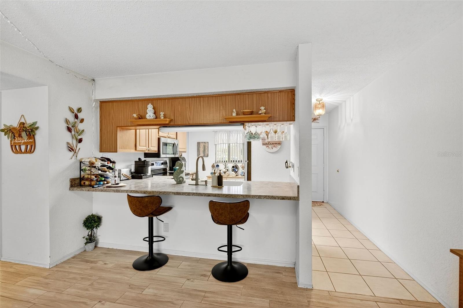 Image 5 of 26 For 4044 Oakview Drive F1-2