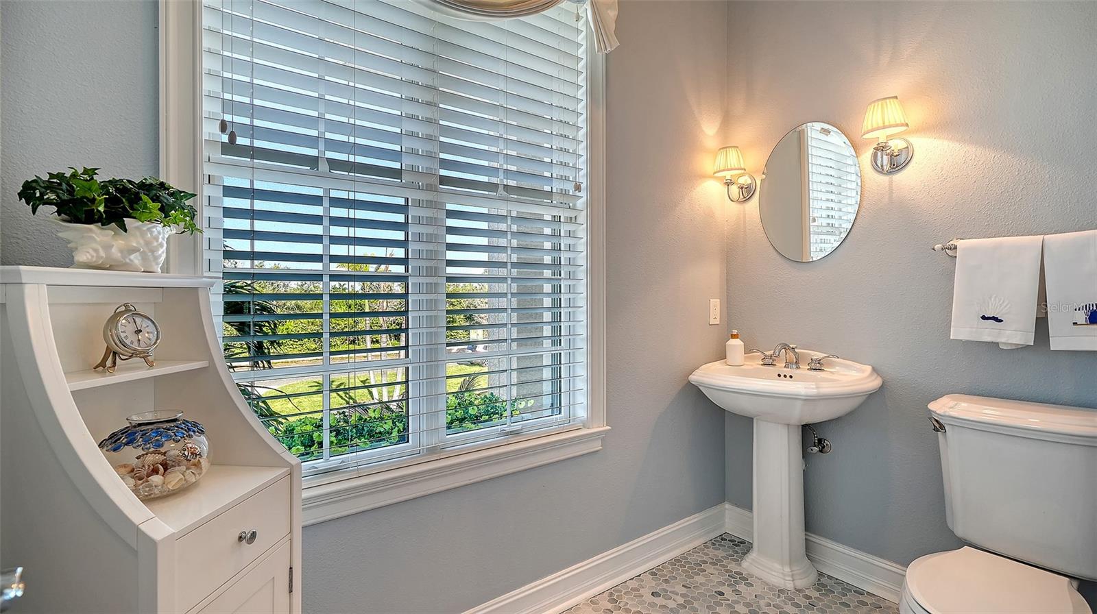 Image 24 of 51 For 6473 Gulf Of Mexico Drive