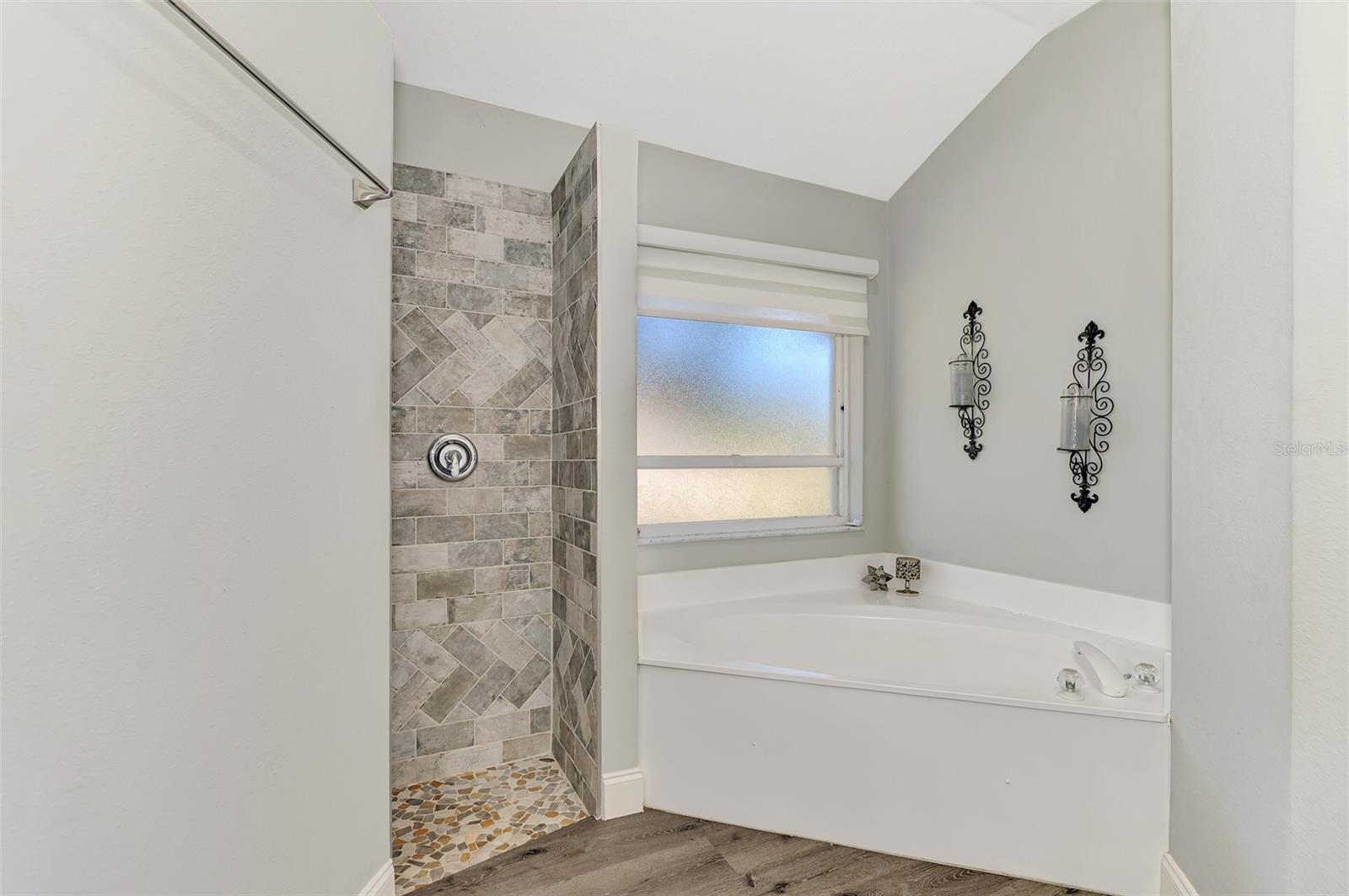 Image 36 of 55 For 583 Pine Ranch East Road