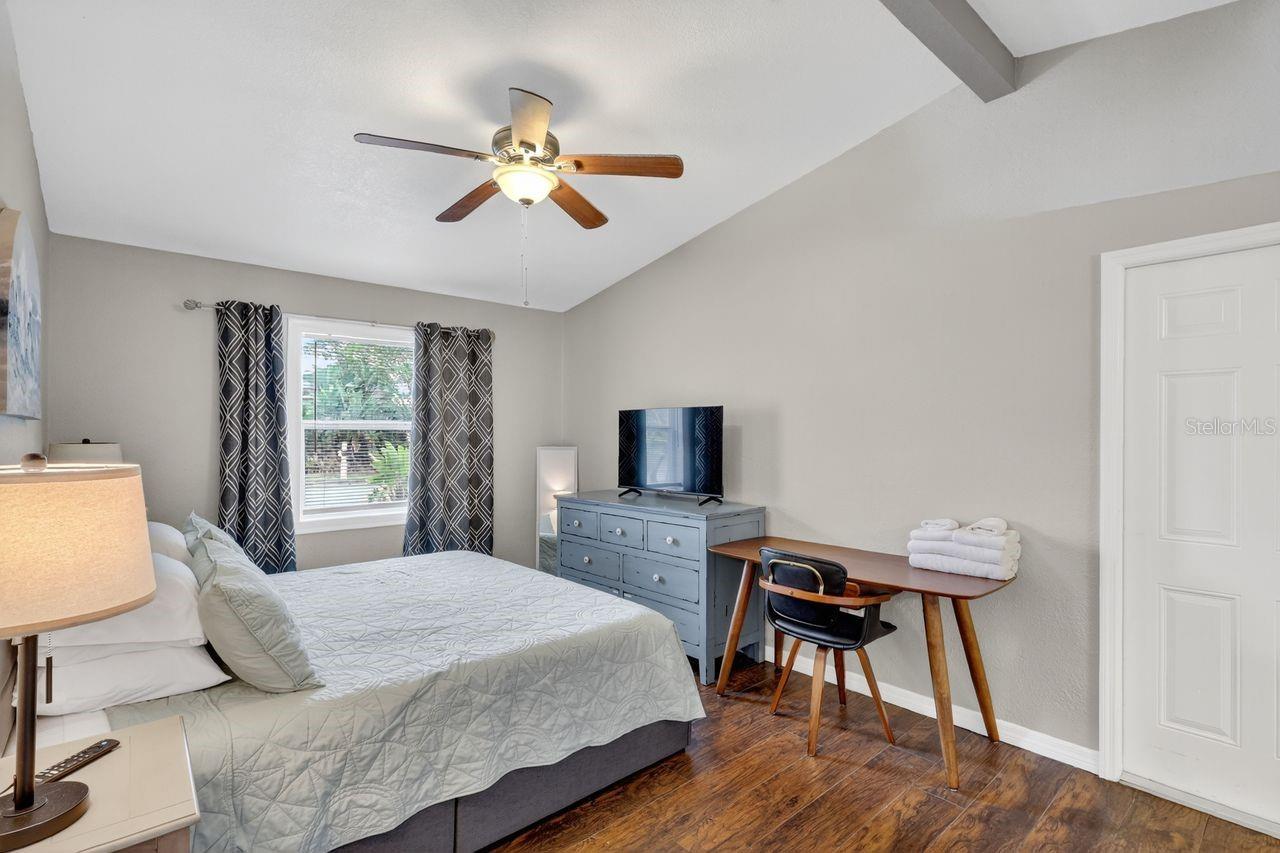 Image 20 of 32 For 6320 Case Avenue