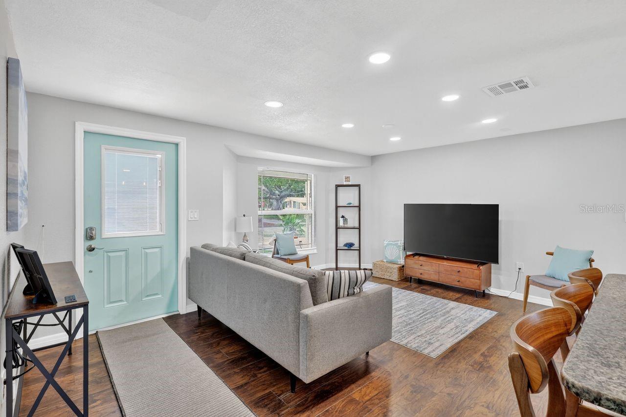 Image 3 of 32 For 6320 Case Avenue