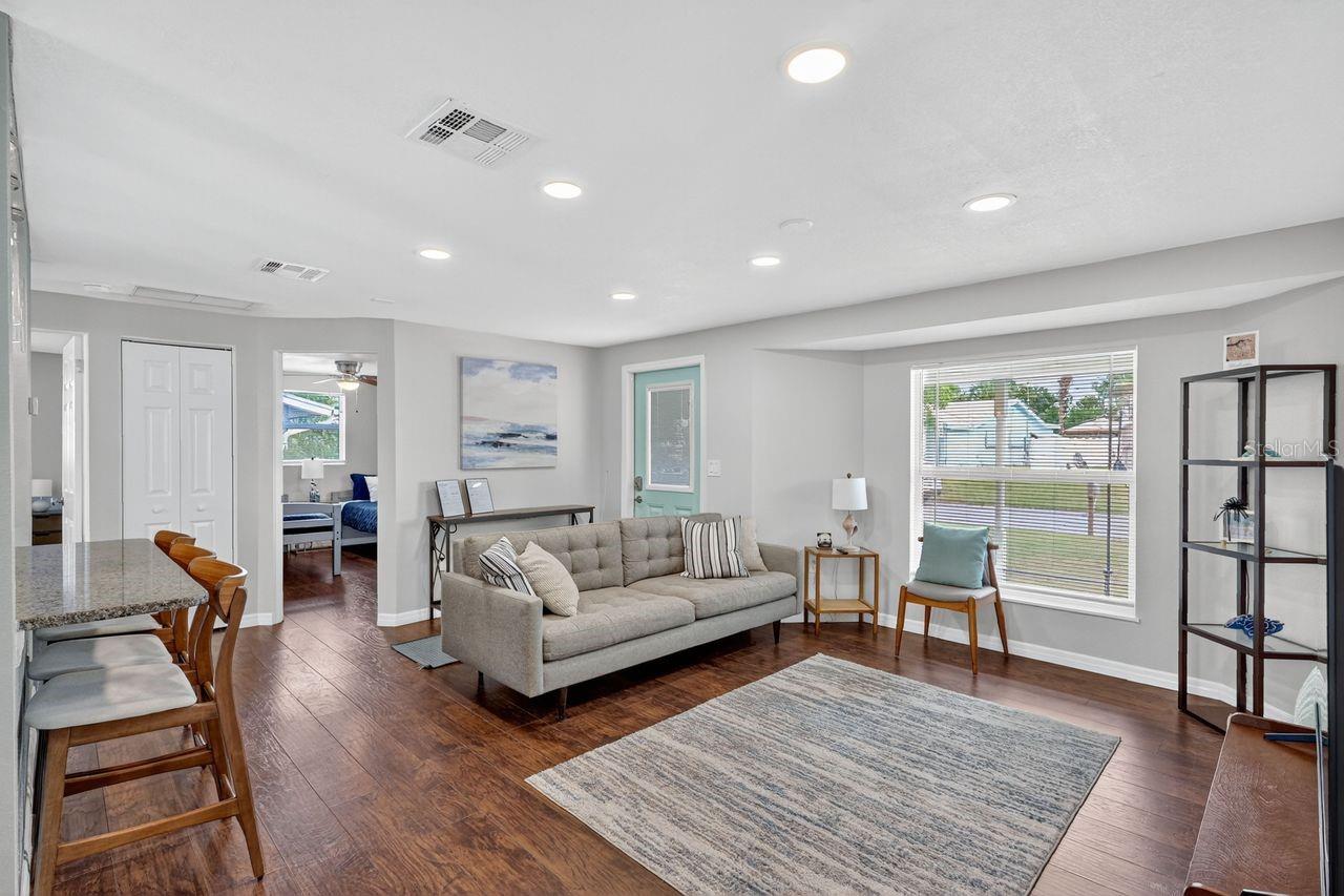 Image 4 of 32 For 6320 Case Avenue