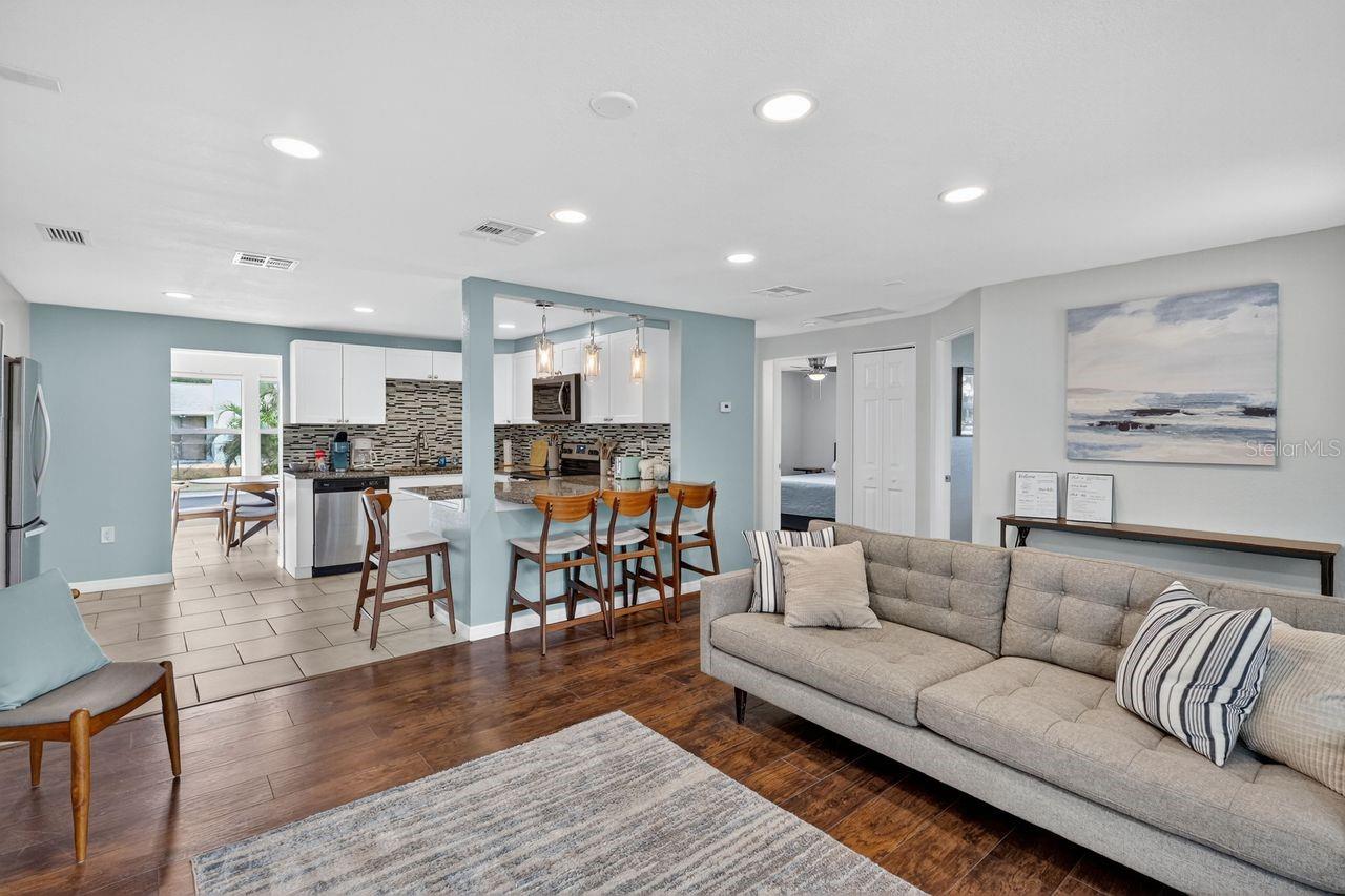 Image 5 of 32 For 6320 Case Avenue