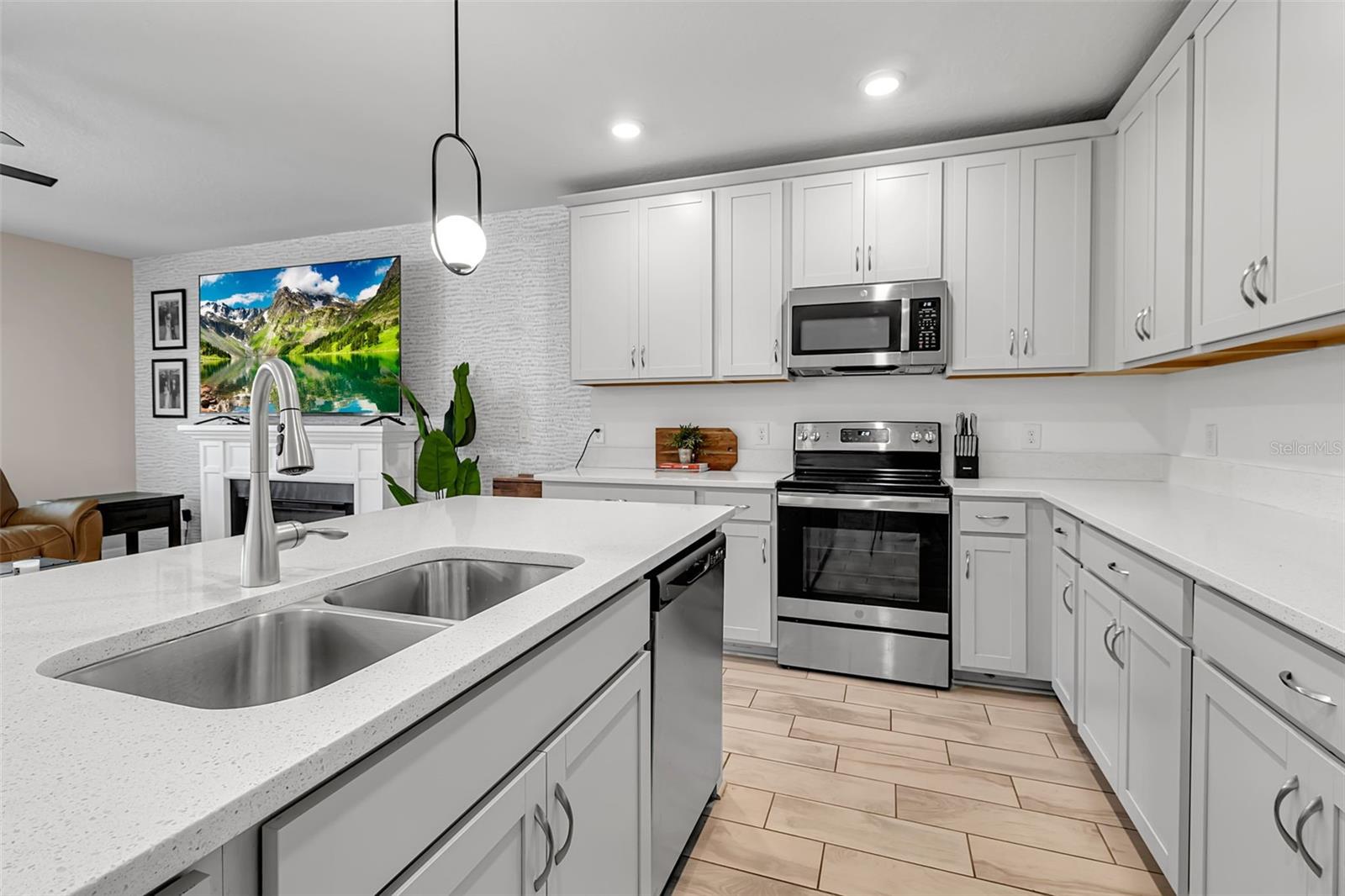 Image 16 of 93 For 5434 Patano Loop