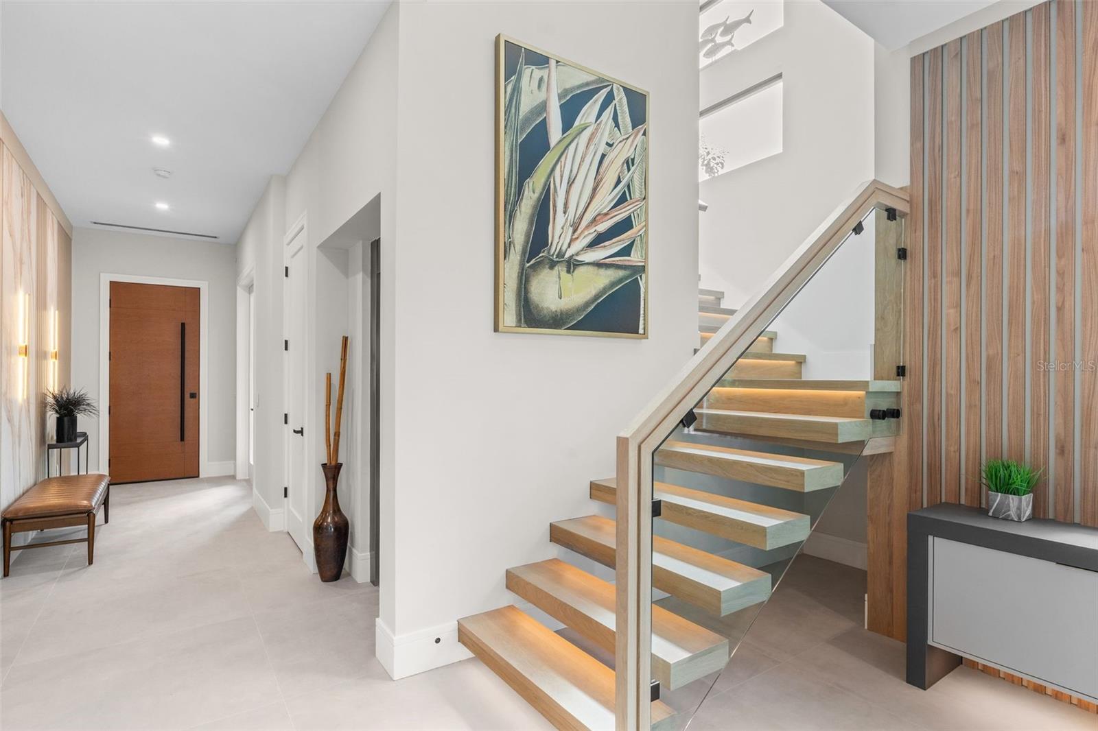 Listing photo id 10 for 1683 Siesta Drive