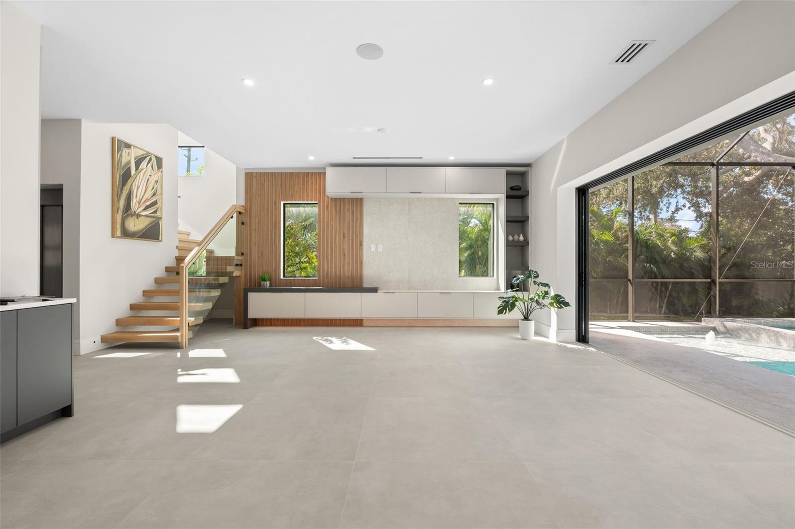 Listing photo id 11 for 1683 Siesta Drive