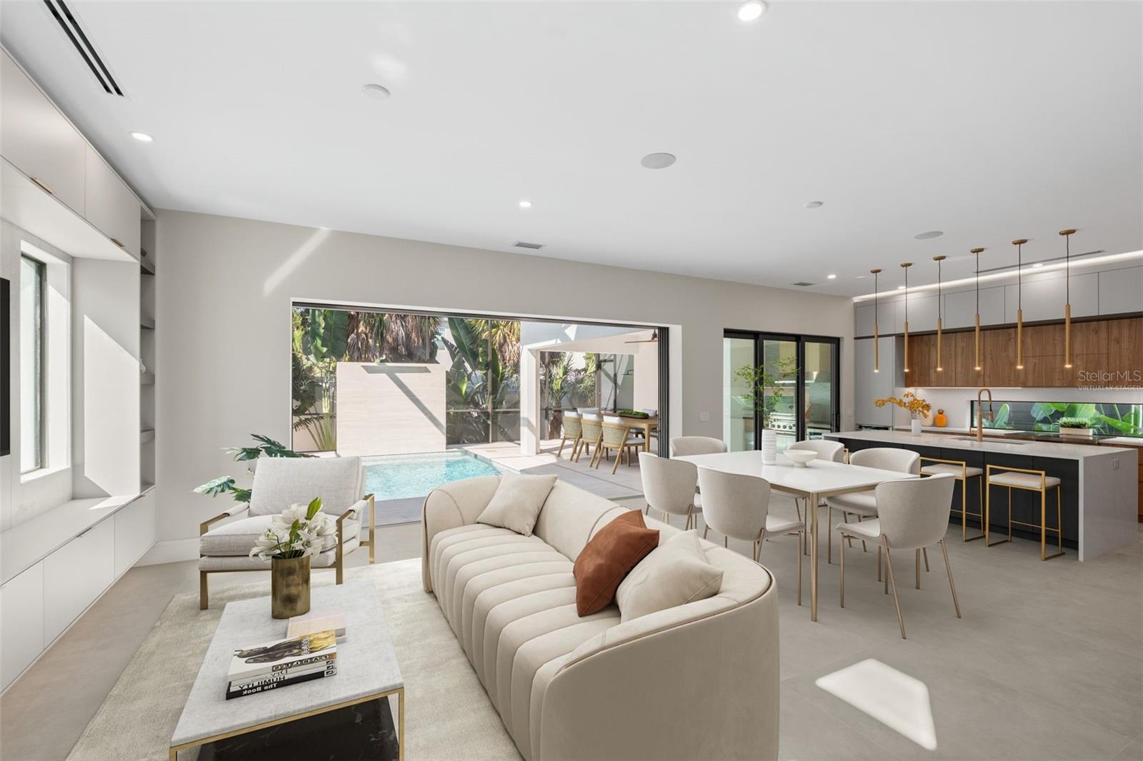 Listing photo id 12 for 1683 Siesta Drive