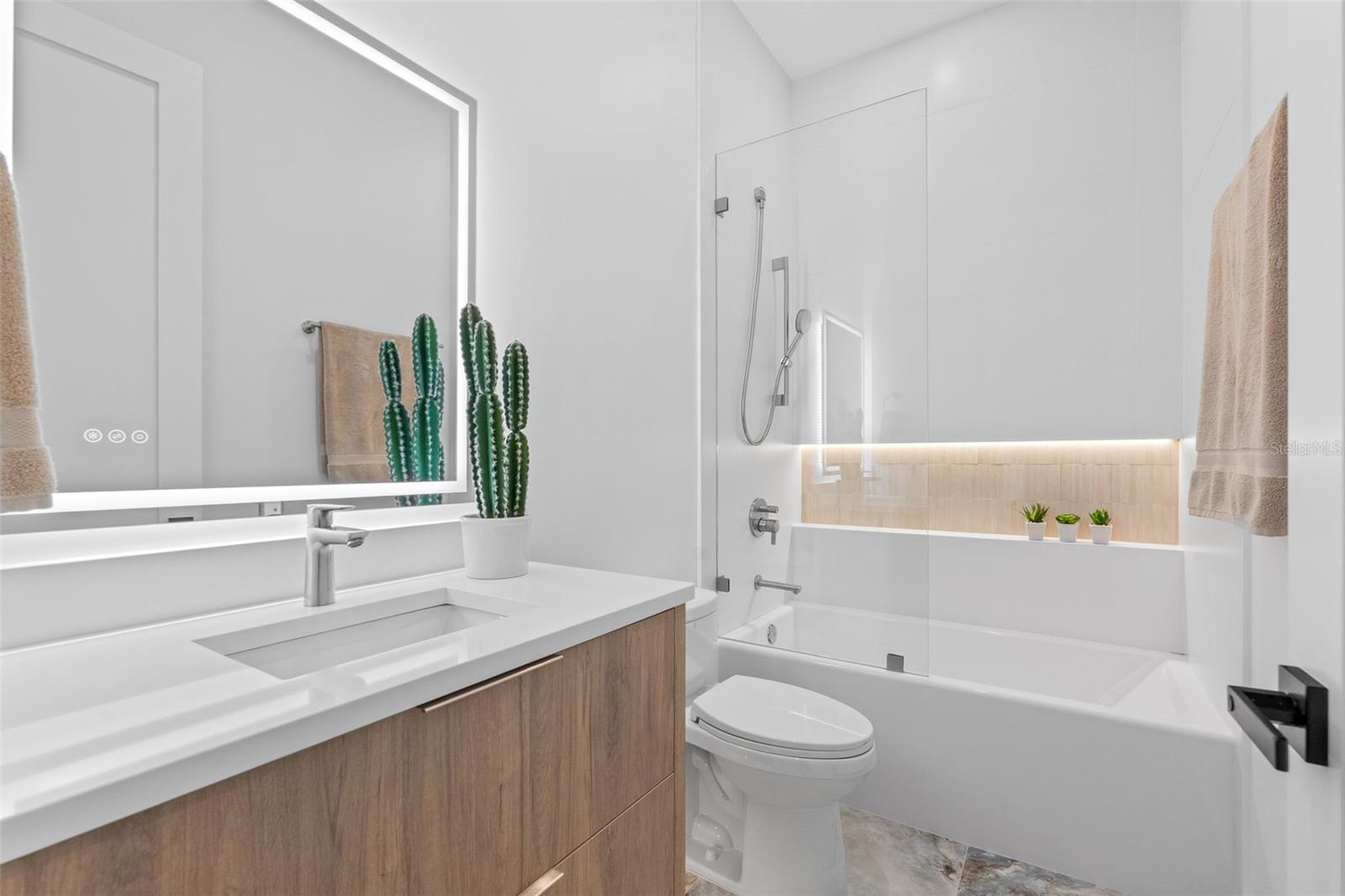 Listing photo id 18 for 1683 Siesta Drive