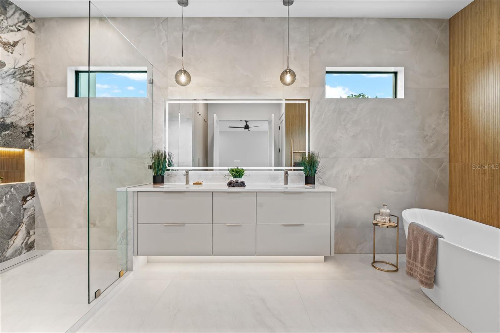 Listing photo id 20 for 1683 Siesta Drive