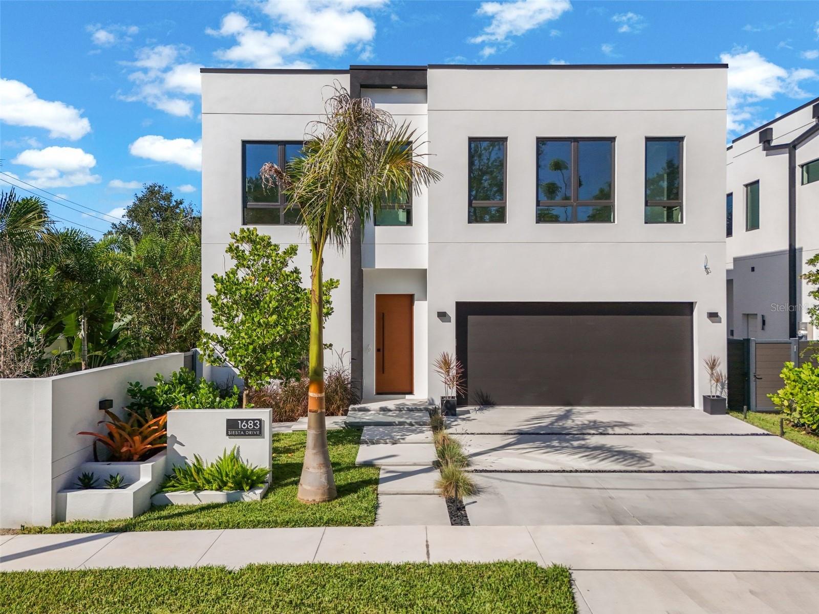 Listing photo id 27 for 1683 Siesta Drive