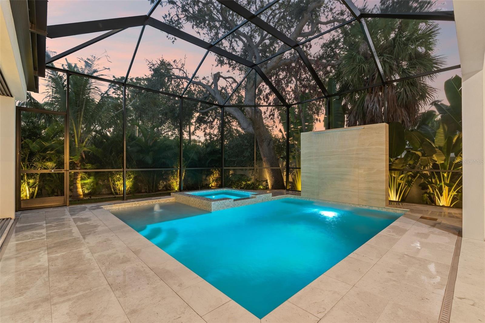 Listing photo id 30 for 1683 Siesta Drive