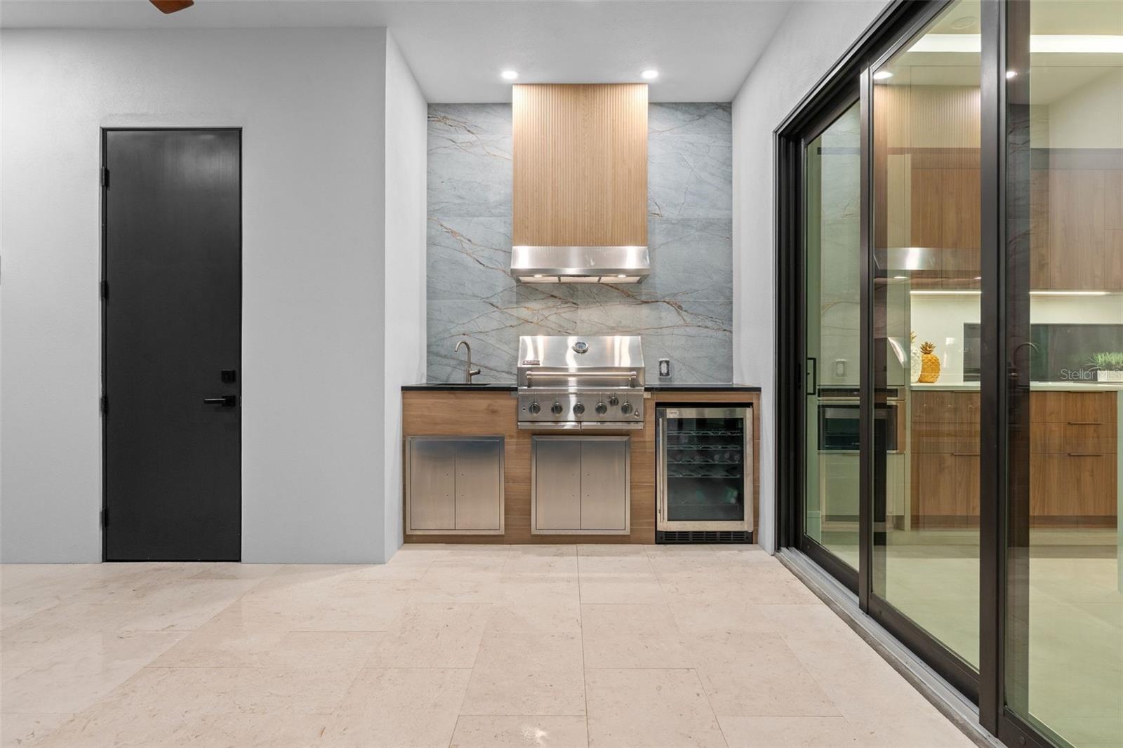 Listing photo id 33 for 1683 Siesta Drive