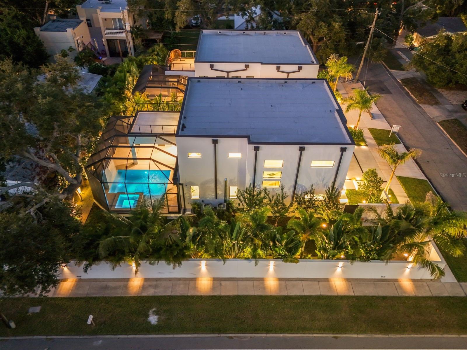 Listing photo id 36 for 1683 Siesta Drive