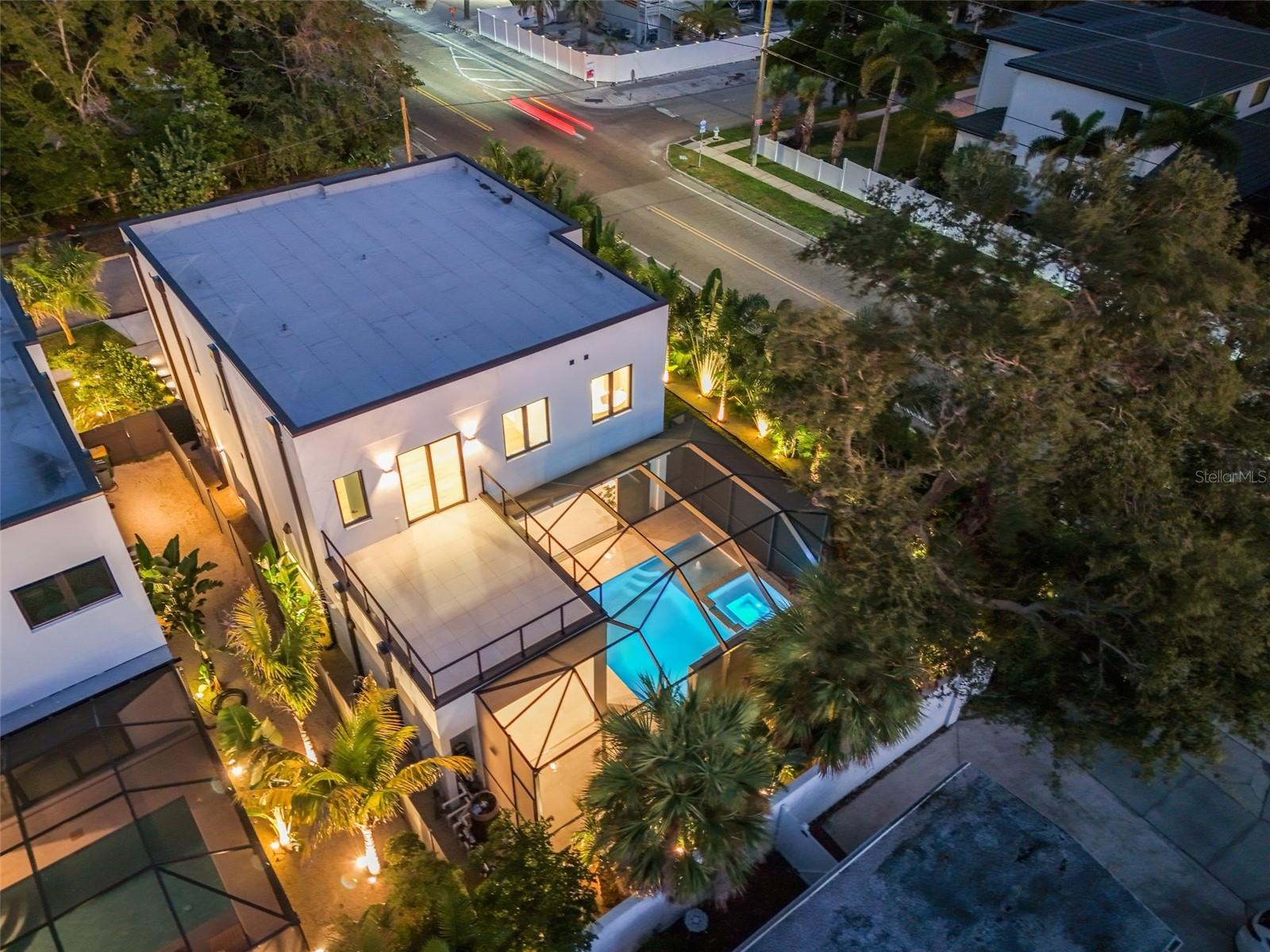 Listing photo id 37 for 1683 Siesta Drive