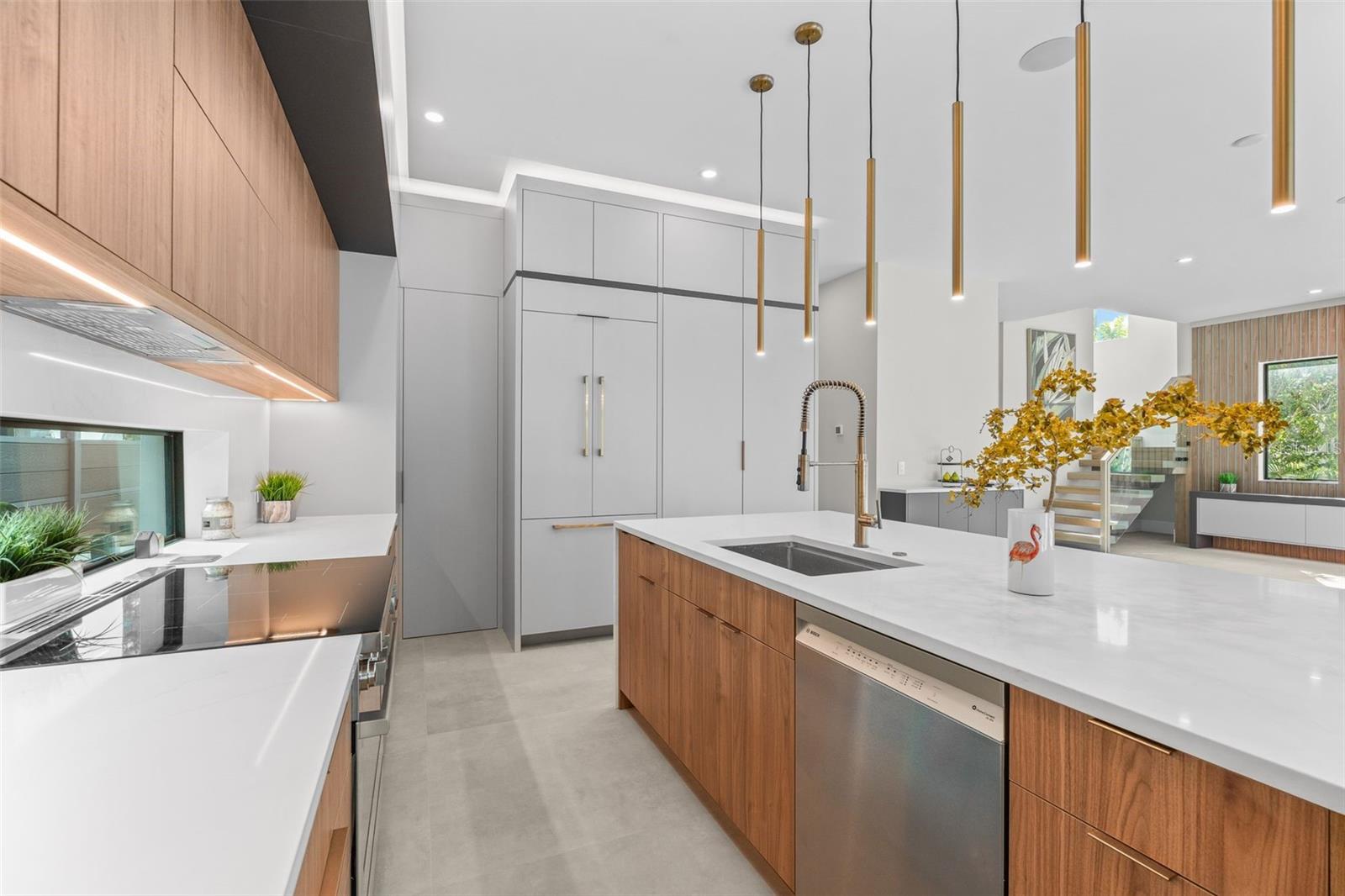 Listing photo id 7 for 1683 Siesta Drive