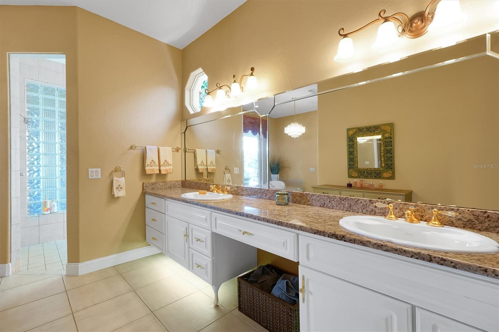 Listing photo id 13 for 4209 Lake Lockhart Drive