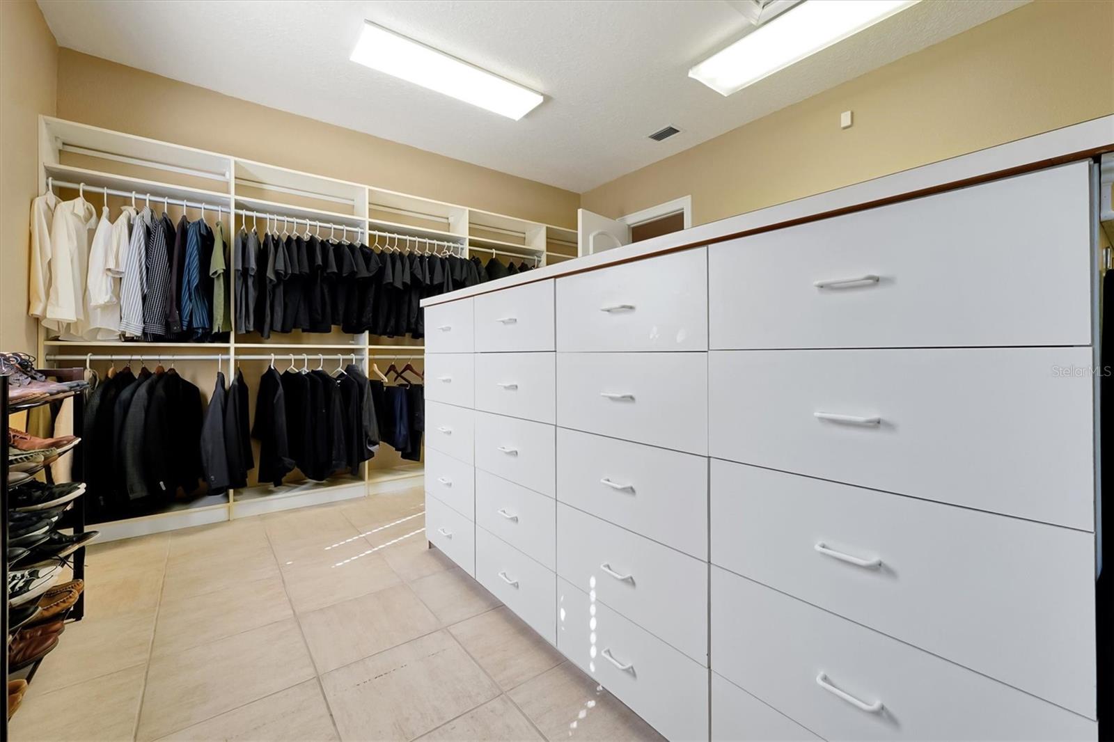 Listing photo id 15 for 4209 Lake Lockhart Drive