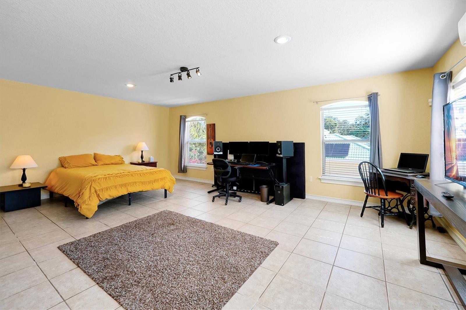 Listing photo id 17 for 4209 Lake Lockhart Drive