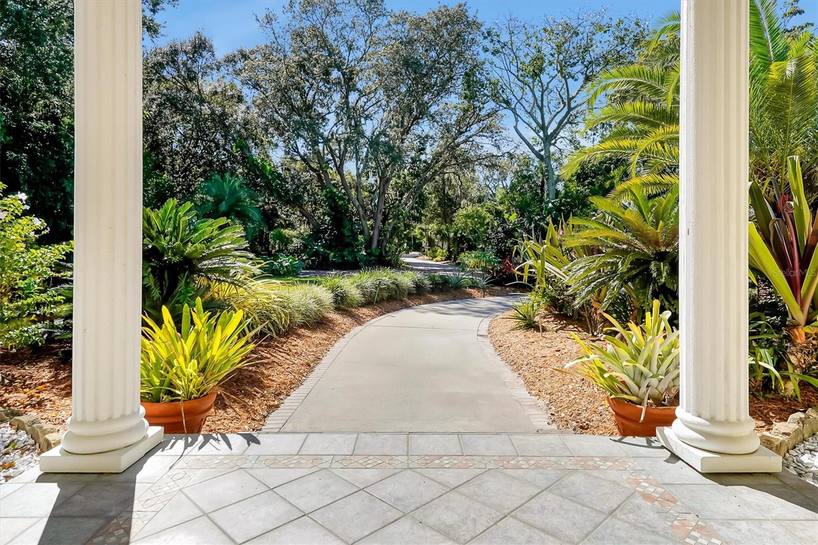 Listing photo id 0 for 4209 Lake Lockhart Drive