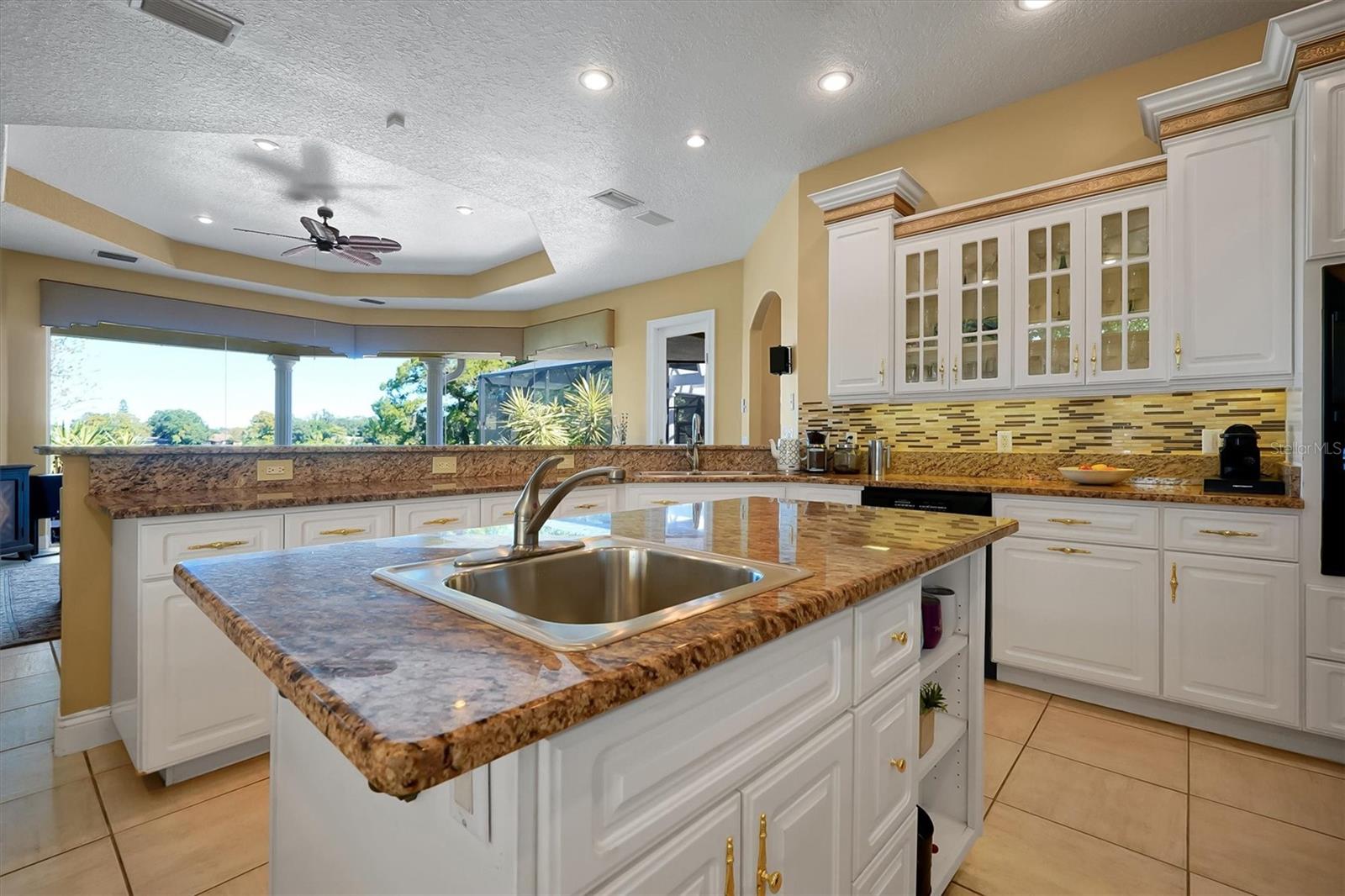 Listing photo id 4 for 4209 Lake Lockhart Drive