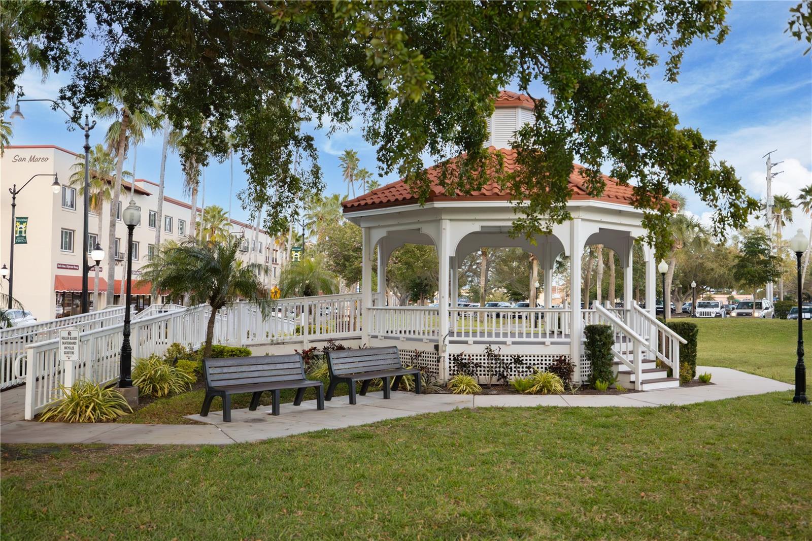 Image 75 of 79 For 241 Vistera Boulevard