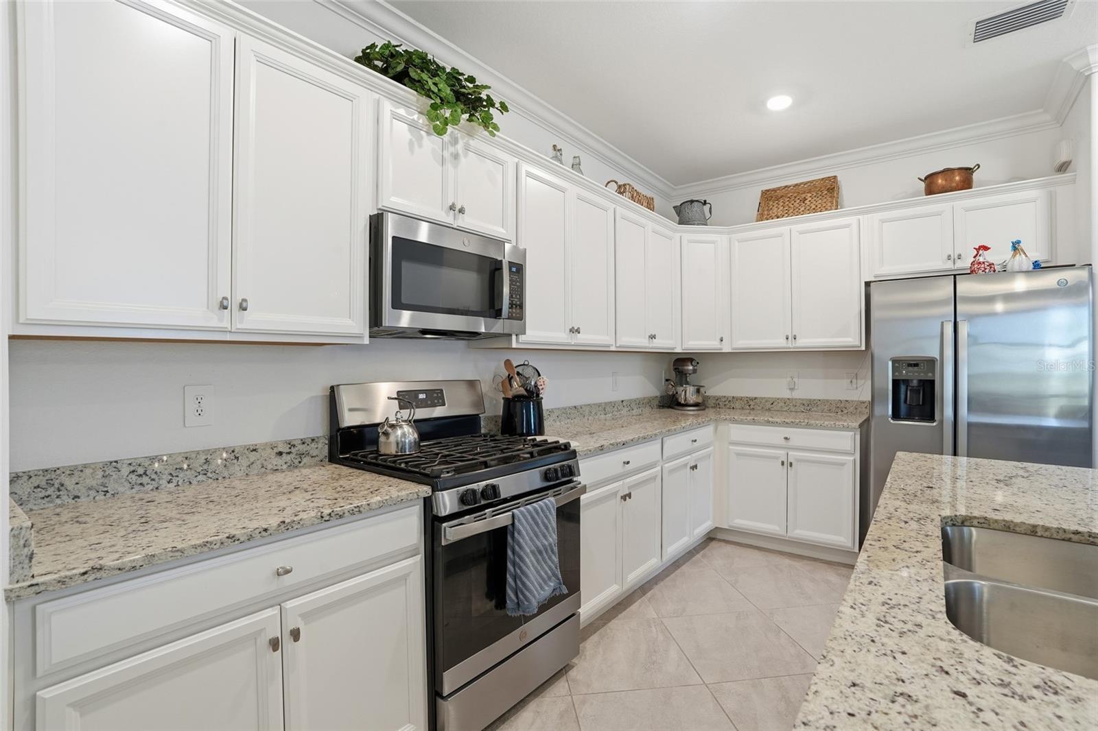 Image 13 of 36 For 17884 Woodland Court