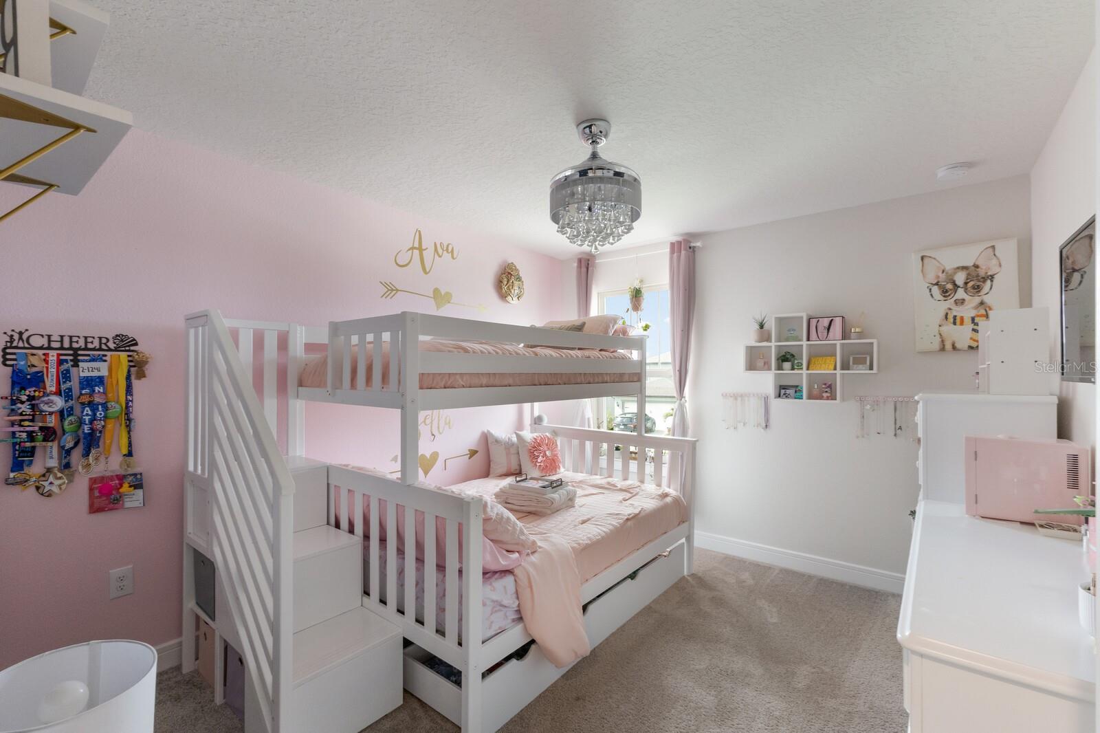 Image 18 of 71 For 8985 Royal River Circle