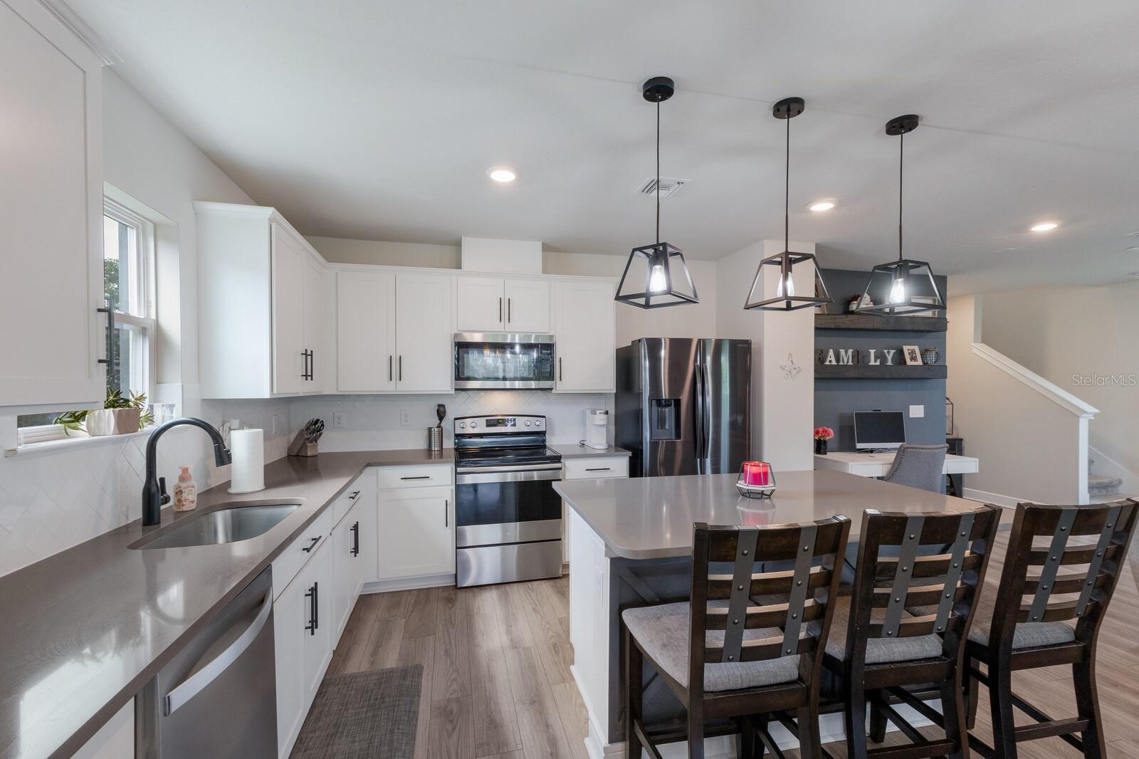 Image 9 of 71 For 8985 Royal River Circle