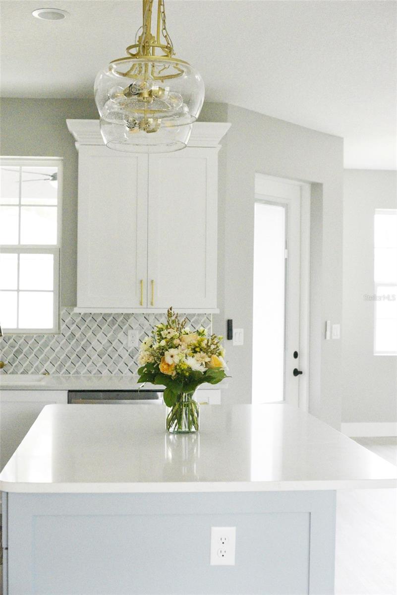 Image 7 of 25 For 16855 25th Court