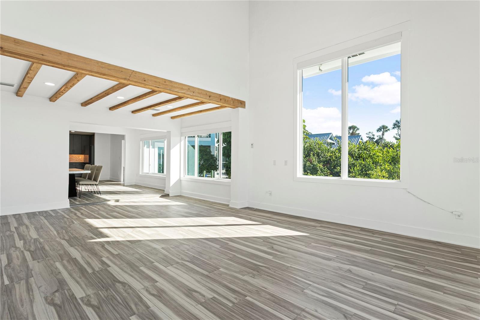 Image 14 of 37 For 1905 4th Street W