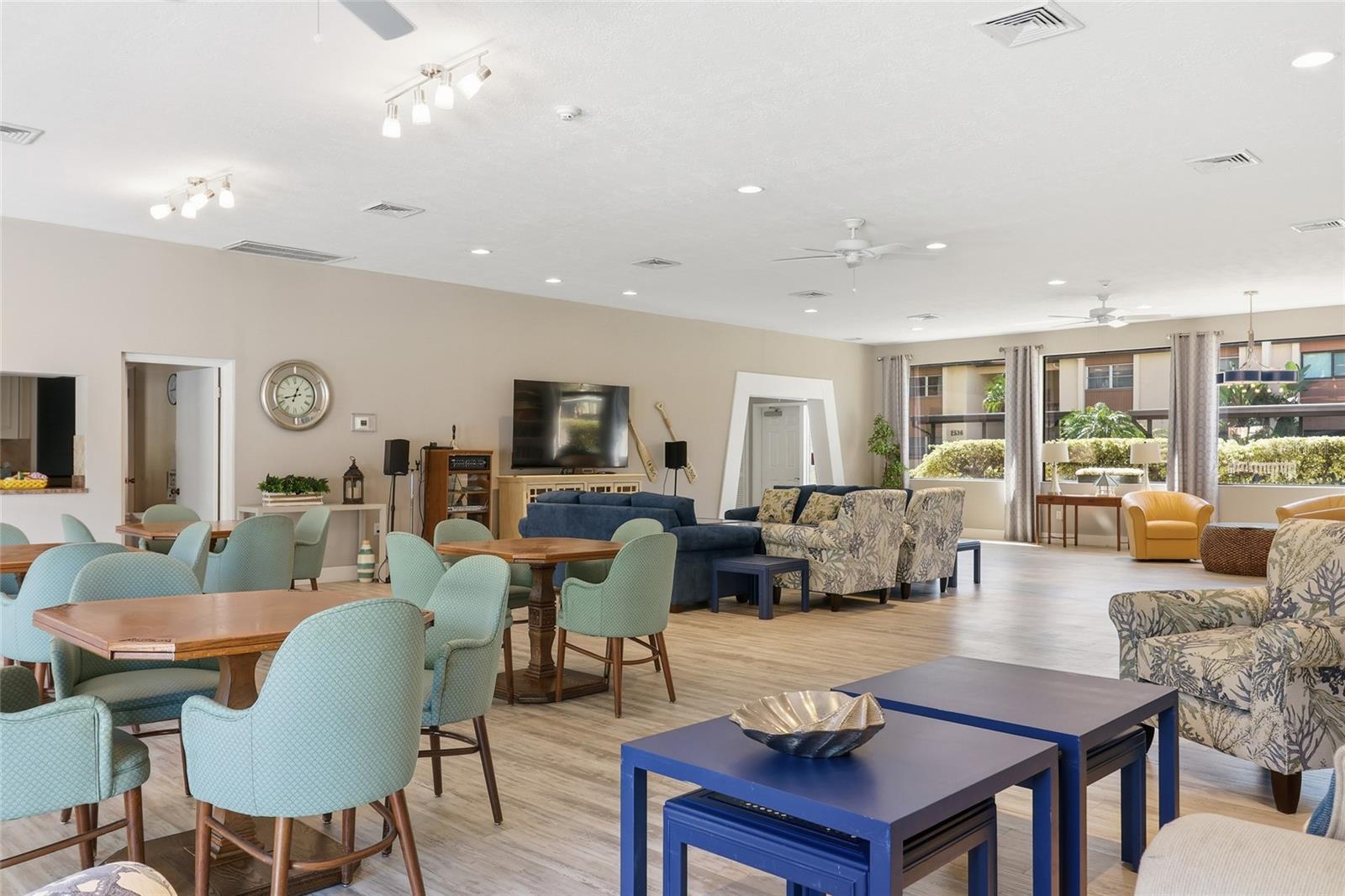 Image 27 of 39 For 2447 Clubhouse Circle 203