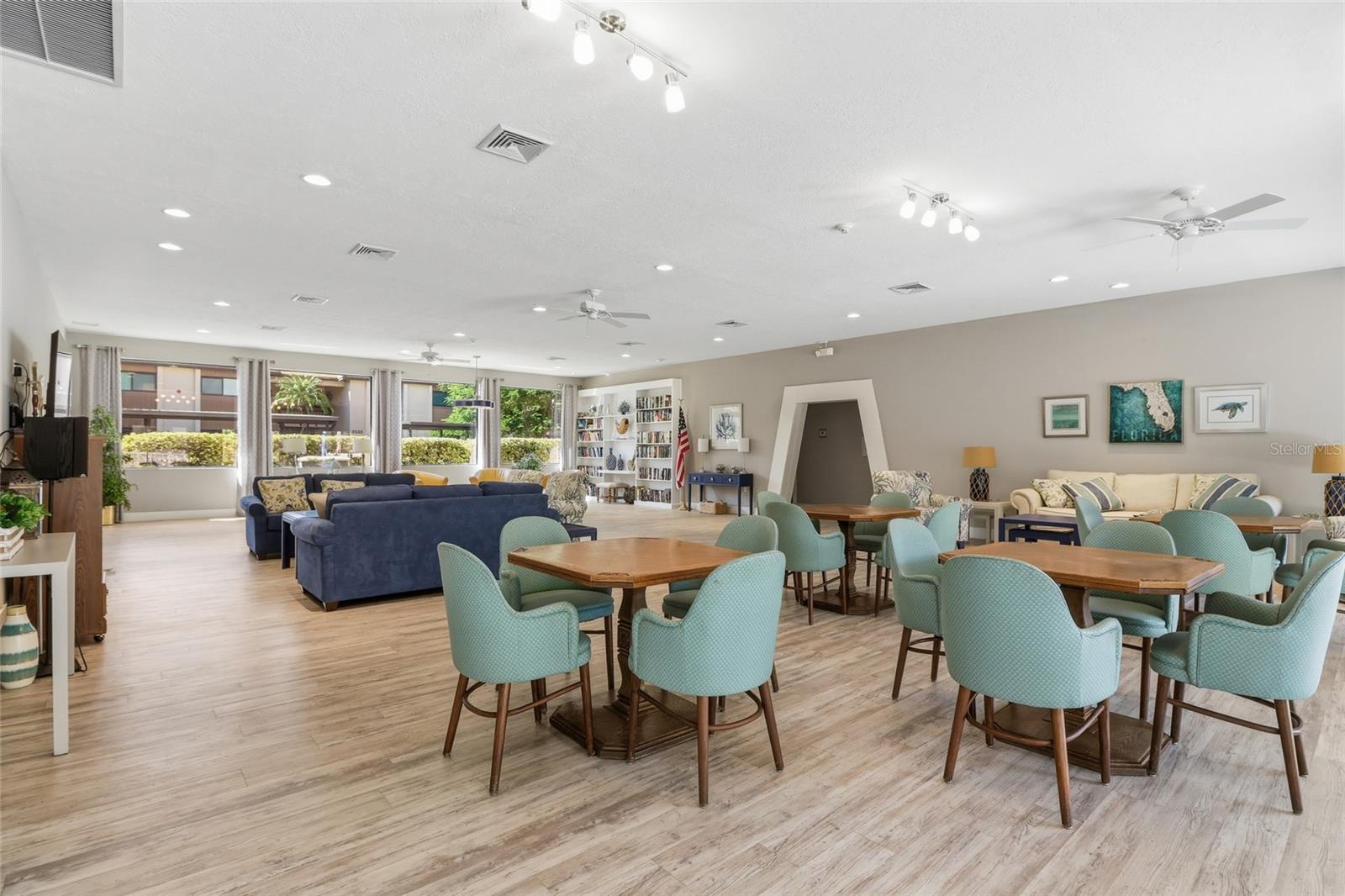 Image 28 of 39 For 2447 Clubhouse Circle 203