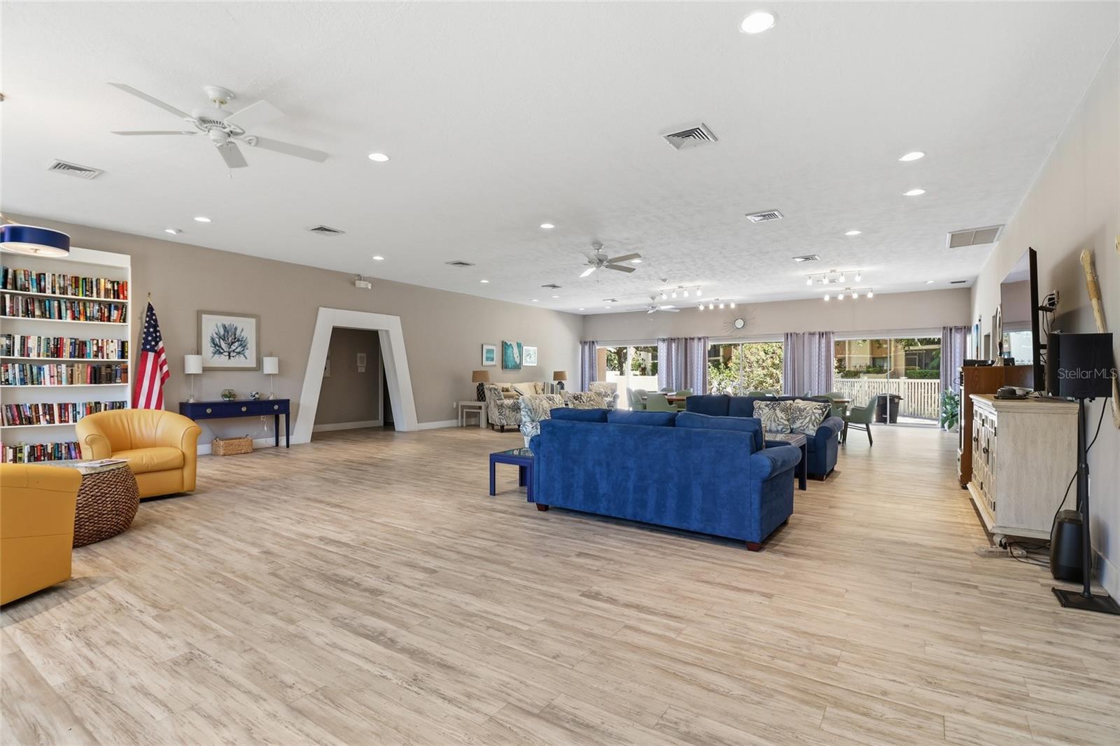 Image 32 of 39 For 2447 Clubhouse Circle 203