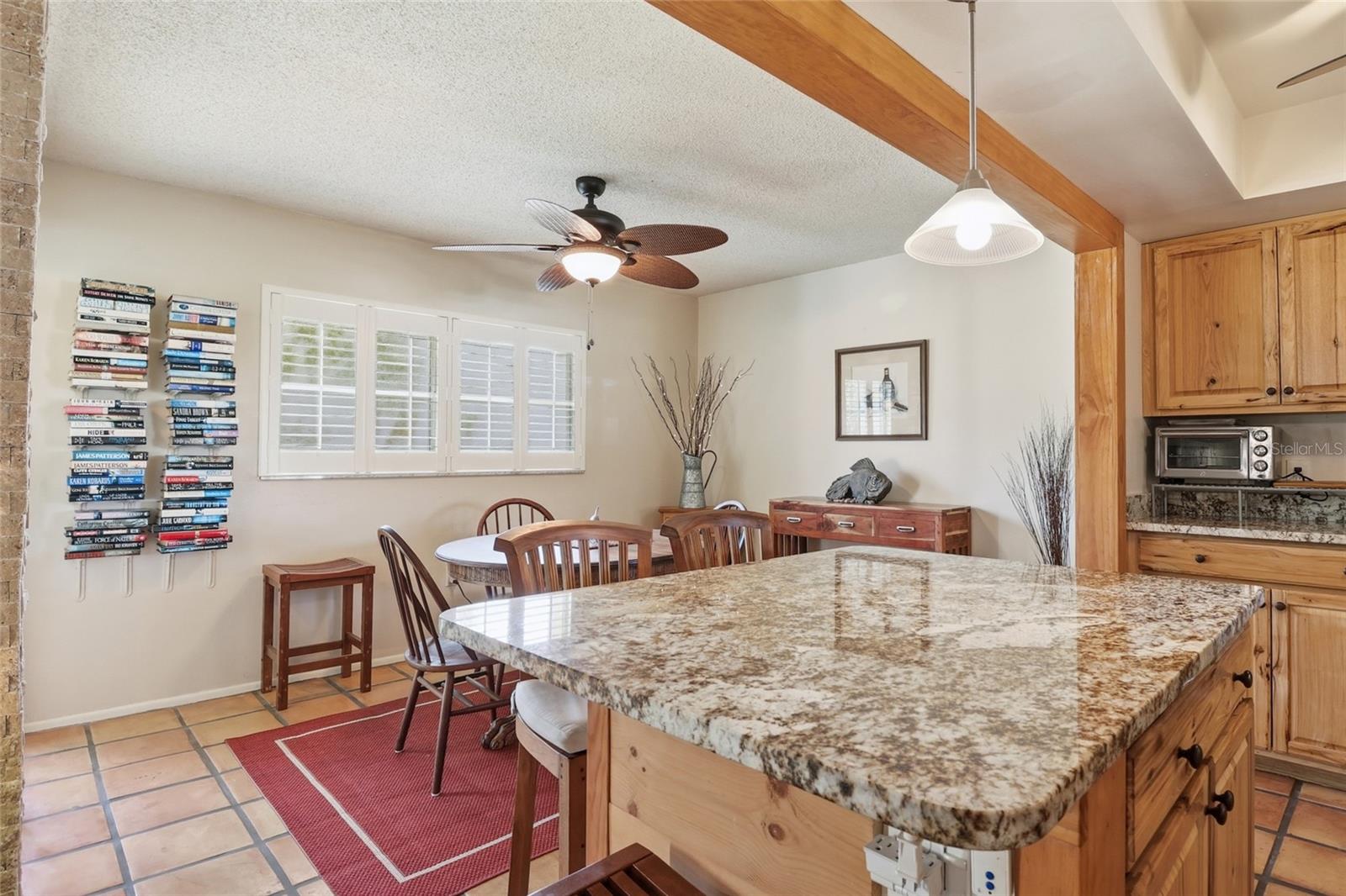 Image 9 of 39 For 2447 Clubhouse Circle 203