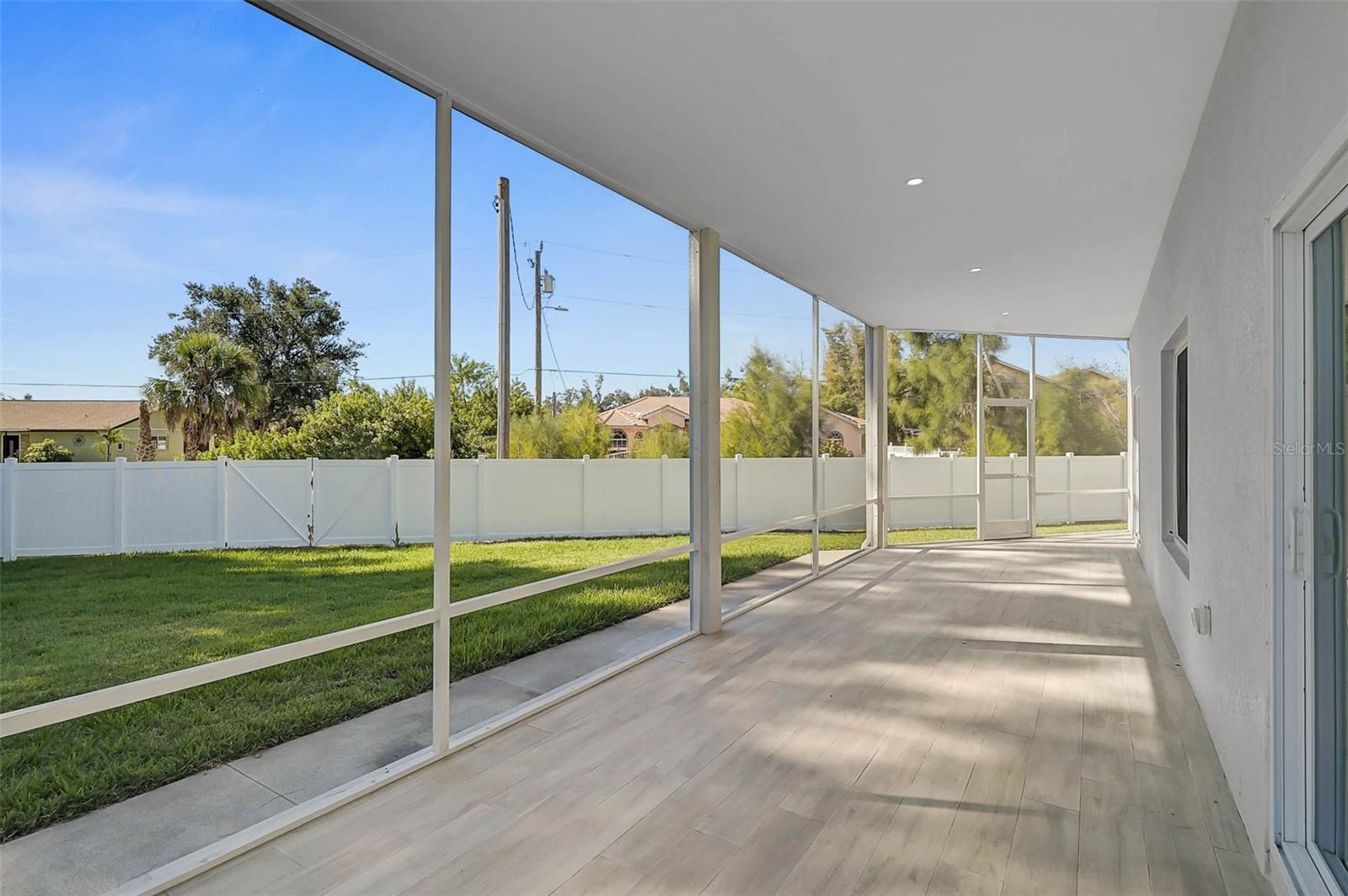 Image 25 of 50 For 12301 Harland Street