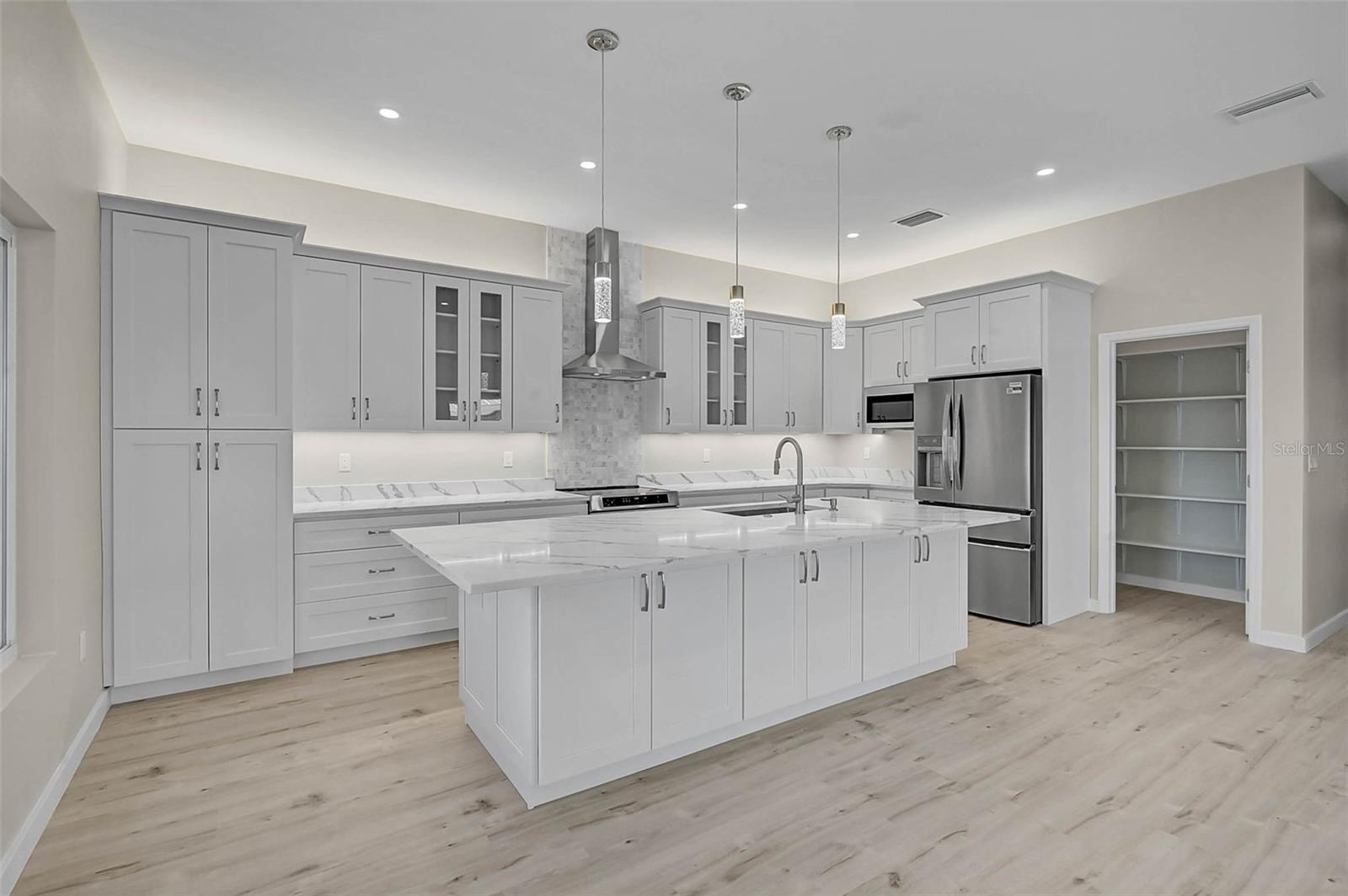 Image 4 of 50 For 12301 Harland Street