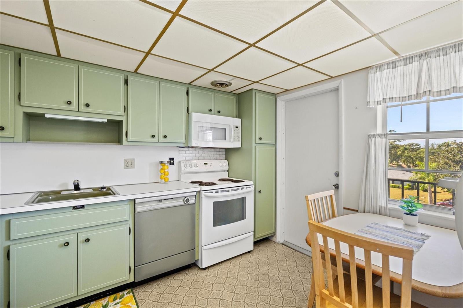 Image 14 of 82 For 7461 Country Club Drive N 408