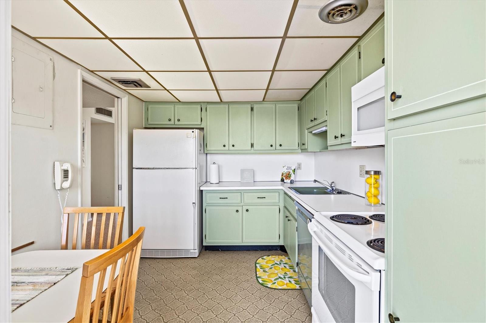 Image 15 of 82 For 7461 Country Club Drive N 408