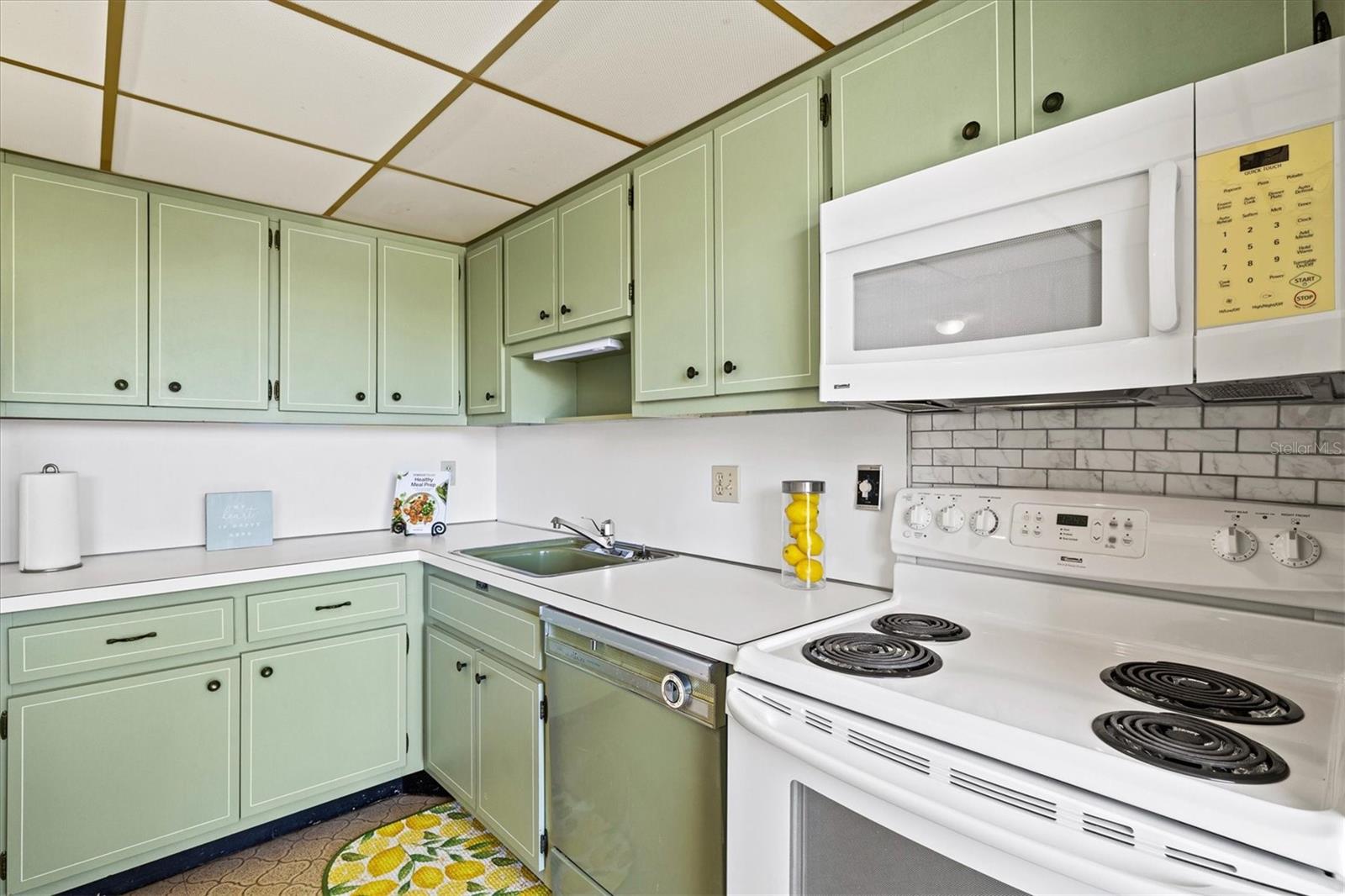 Image 16 of 82 For 7461 Country Club Drive N 408