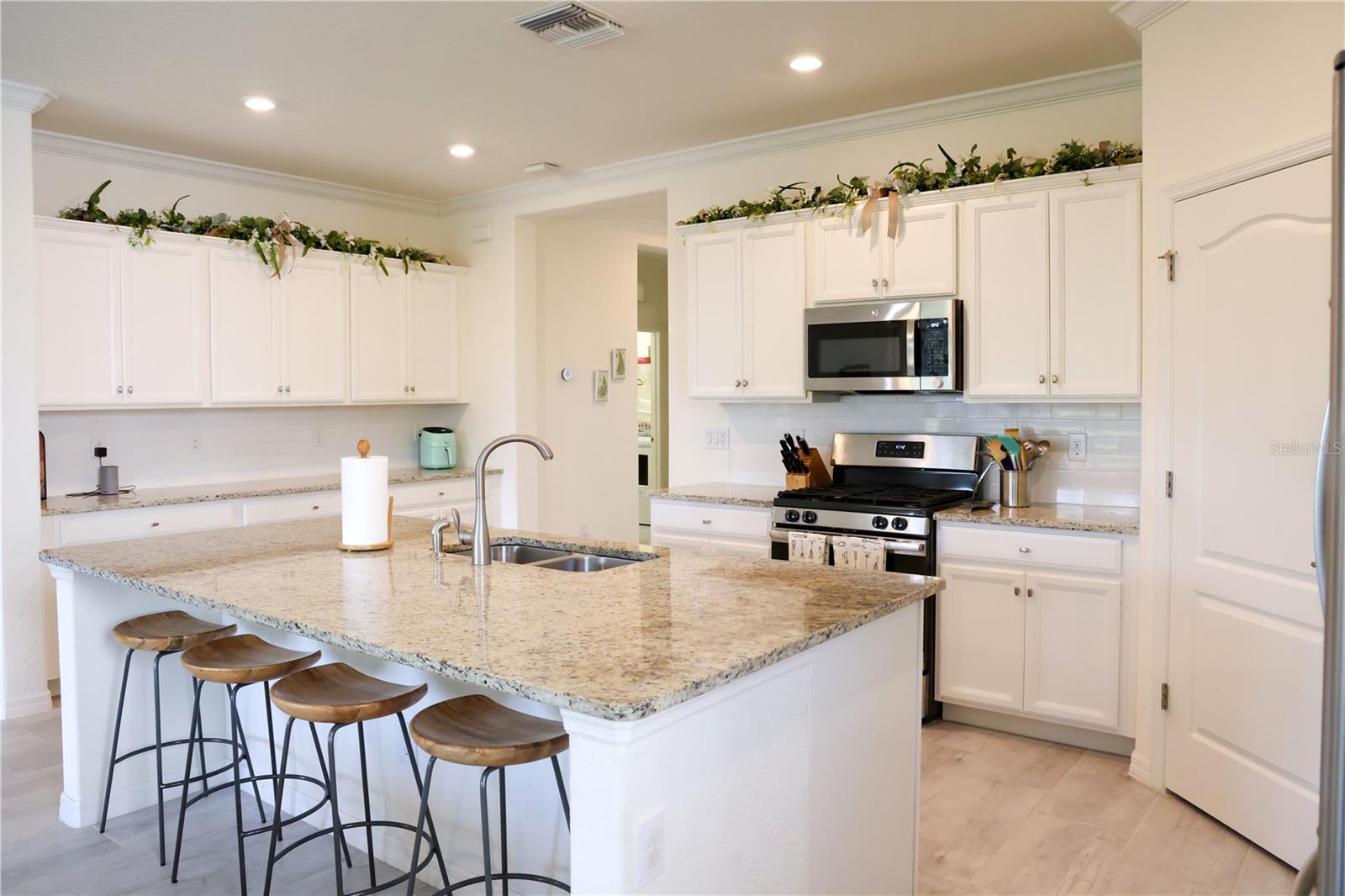 Image 4 of 62 For 17221 Blue Ridge Place