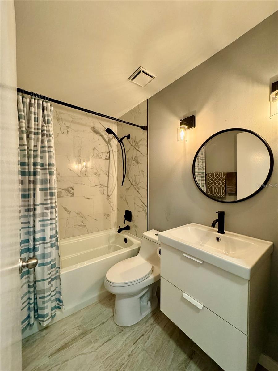 Image 9 of 19 For 4036 Crockers Lake Boulevard 21