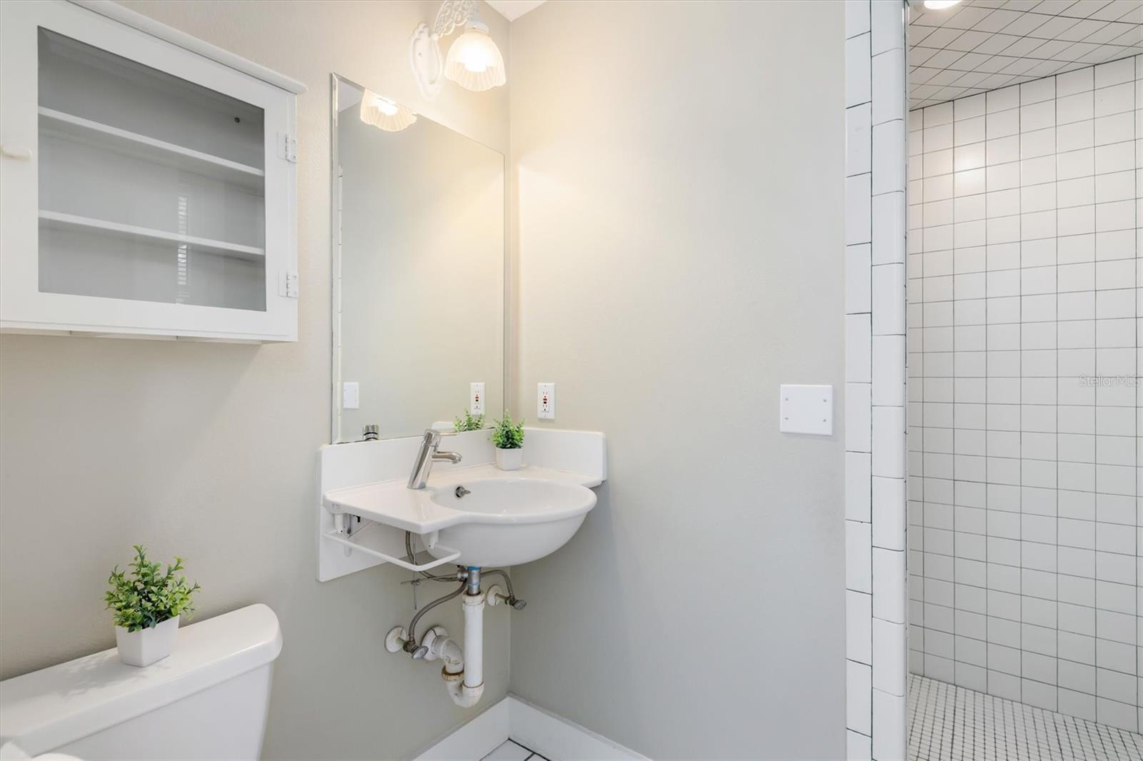 Image 28 of 38 For 1231 Orange Avenue