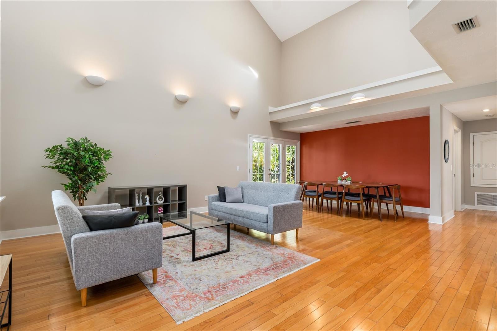 Image 7 of 38 For 1231 Orange Avenue