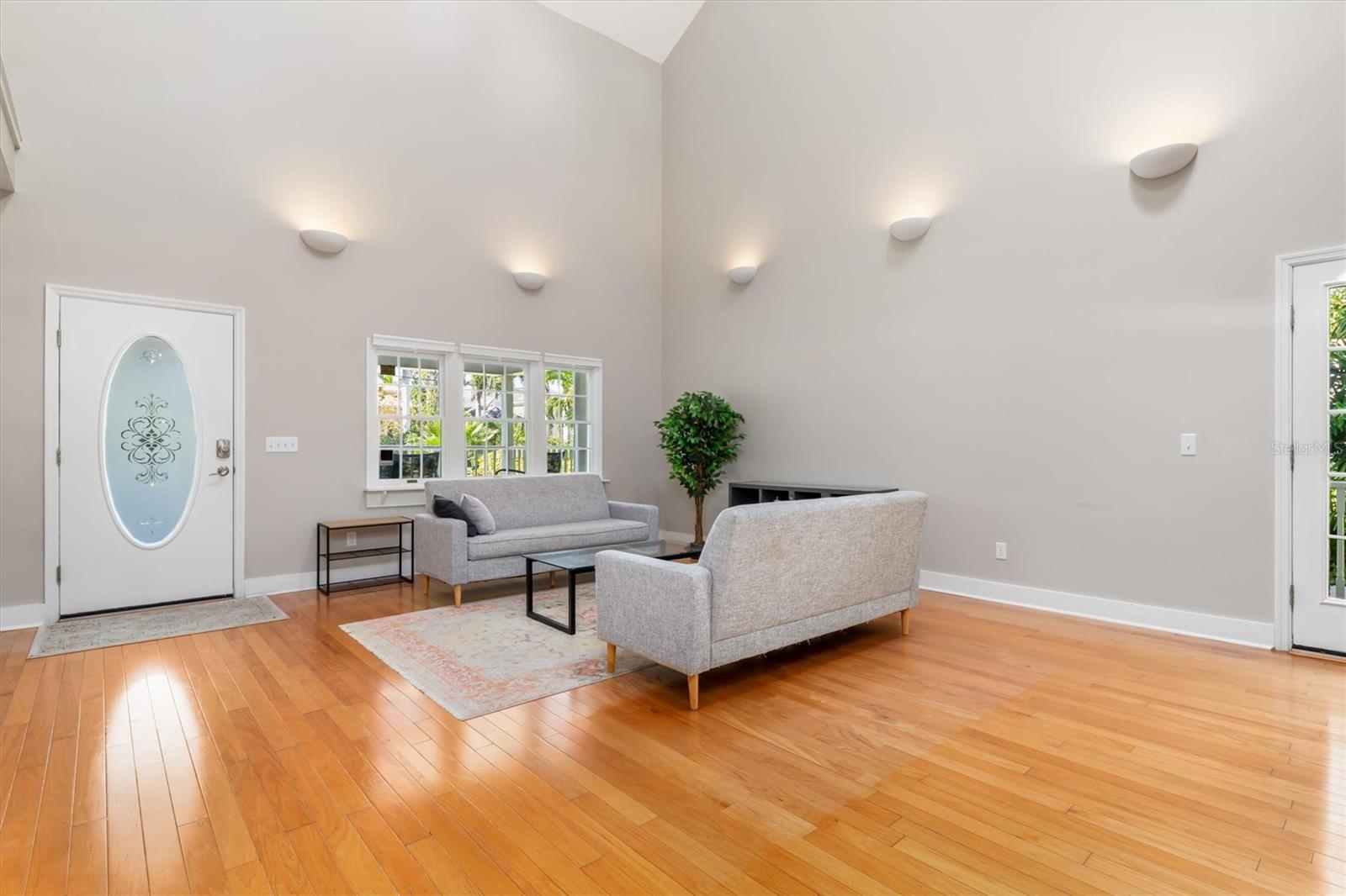 Image 8 of 38 For 1231 Orange Avenue