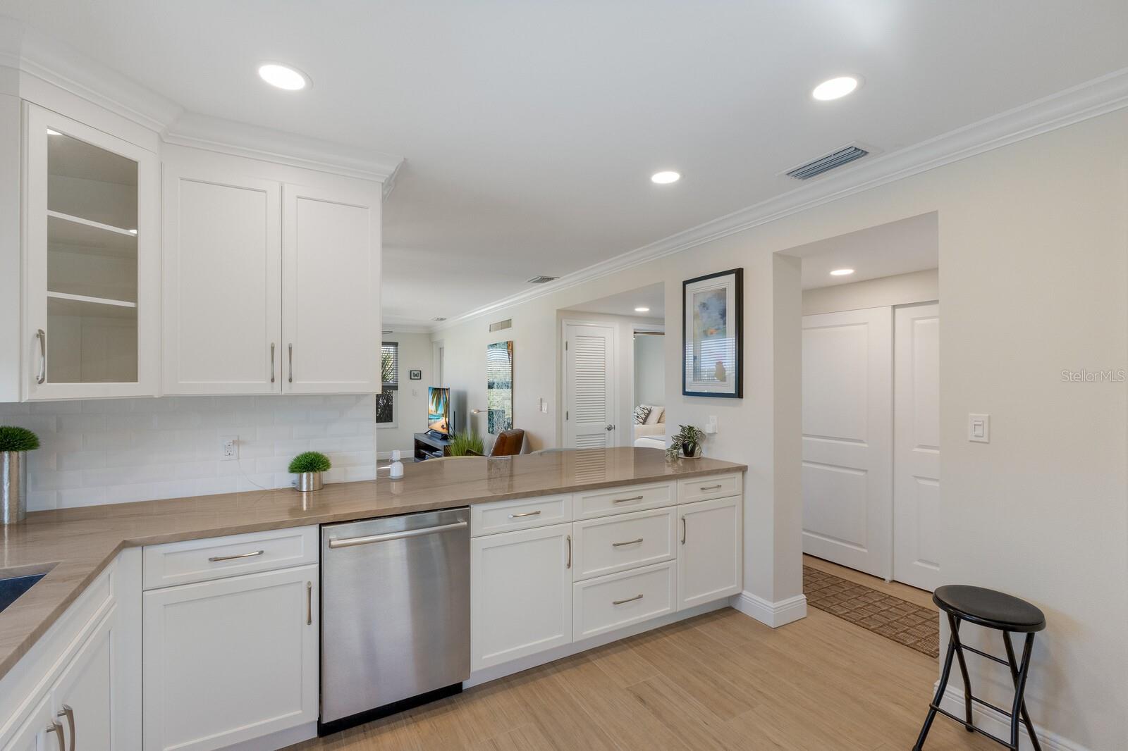 Image 6 of 48 For 4320 Falmouth Drive 301