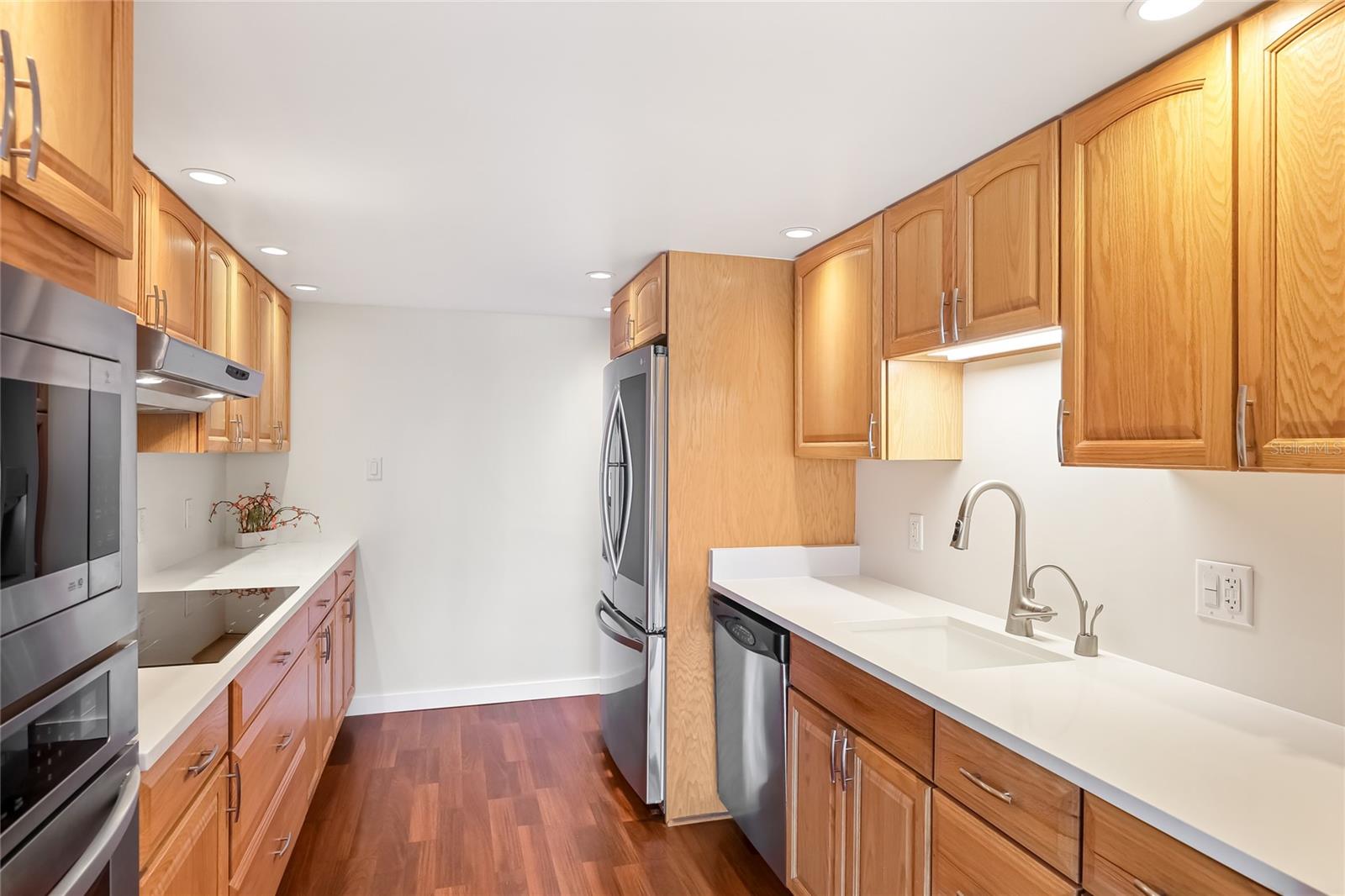 Image 11 of 37 For 435 Gulfstream Avenue 1004