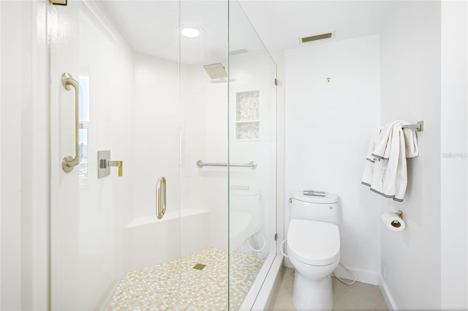 Image 17 of 37 For 435 Gulfstream Avenue 1004