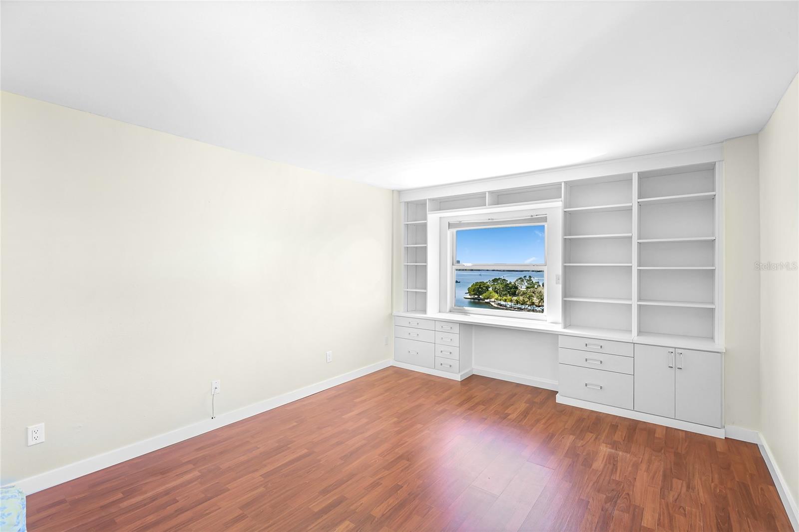 Image 21 of 37 For 435 Gulfstream Avenue 1004