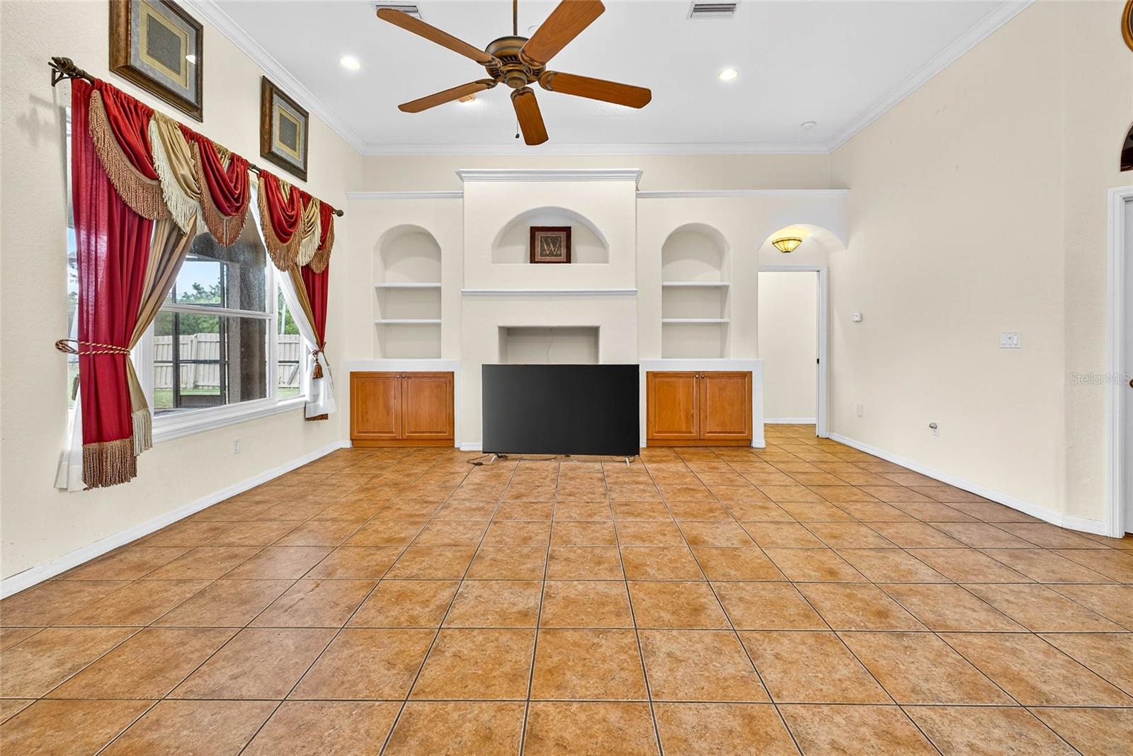 Image 11 of 64 For 14743 1st Avenue E